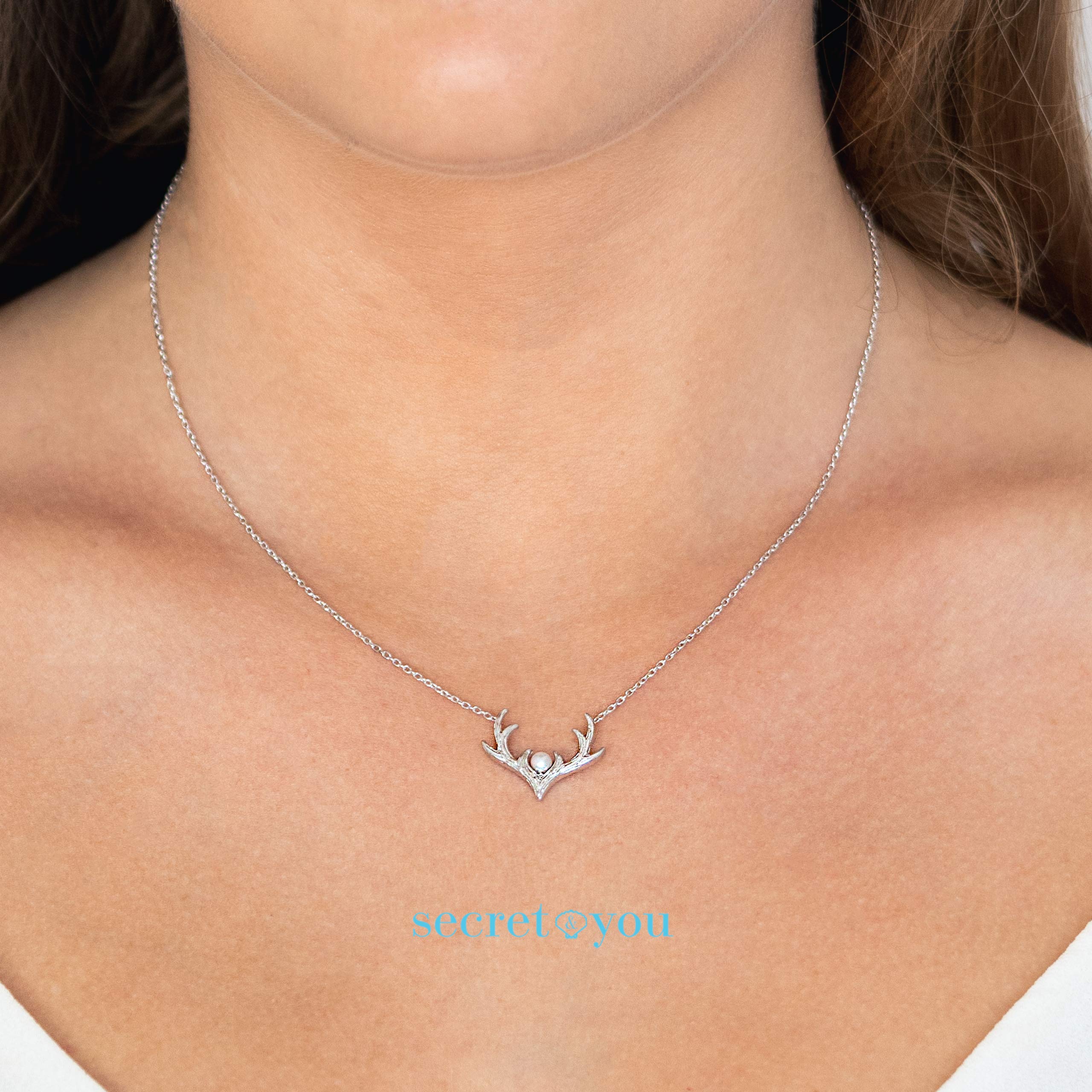 Secret & You Collana di perle coltivata d'acqua dolce rotonda da 3,0 a 3,5 mm - Catena in argento 925 Sterling e Ciondolo rodio o placcato in oro 18k Lunga 40 o 45 cm.