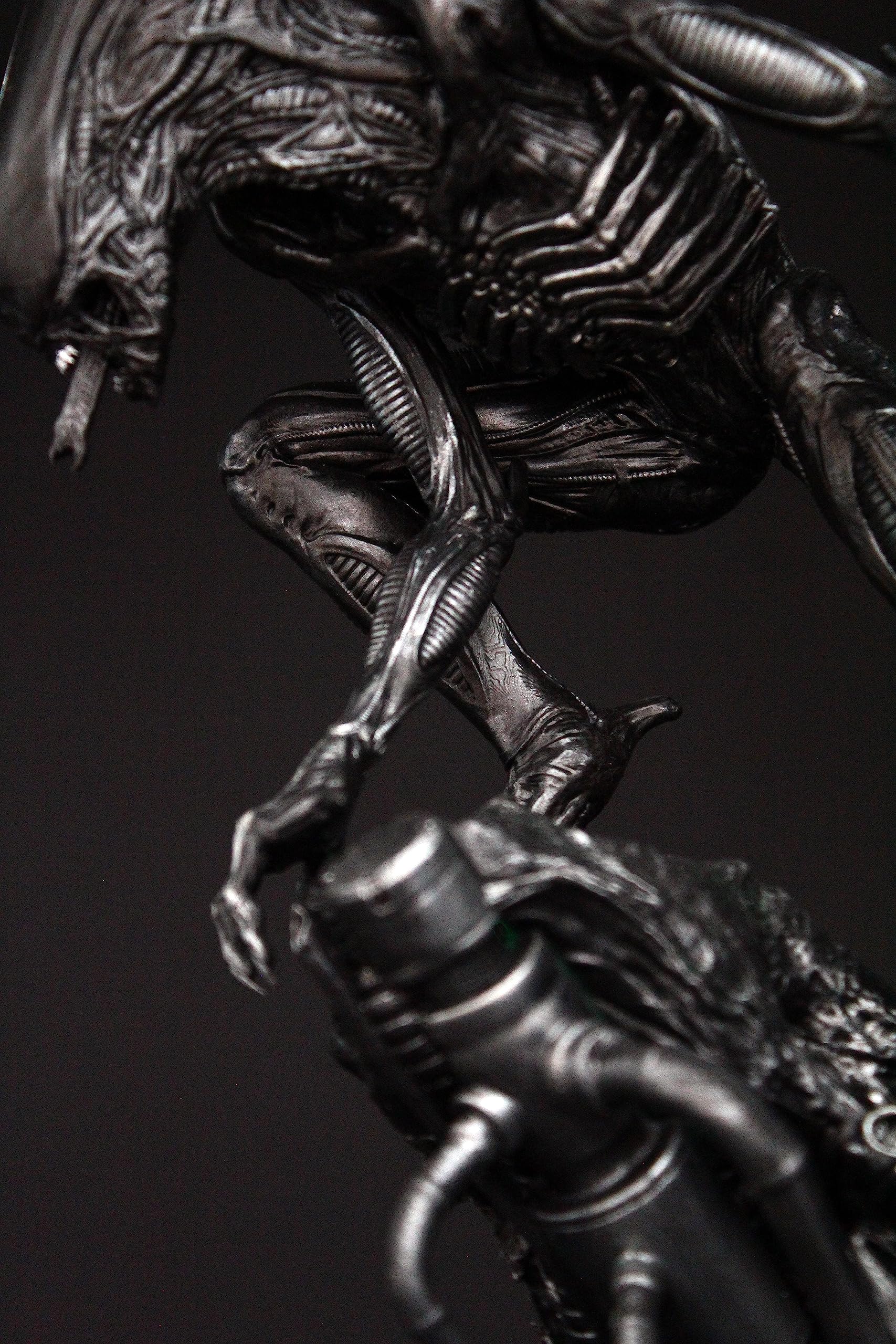 Generico Alien Xenomorph Figure - statua Alien da 35cm con LED, diorama alieno da collezione, incredibile dettaglio, esclusiva Made in Italy