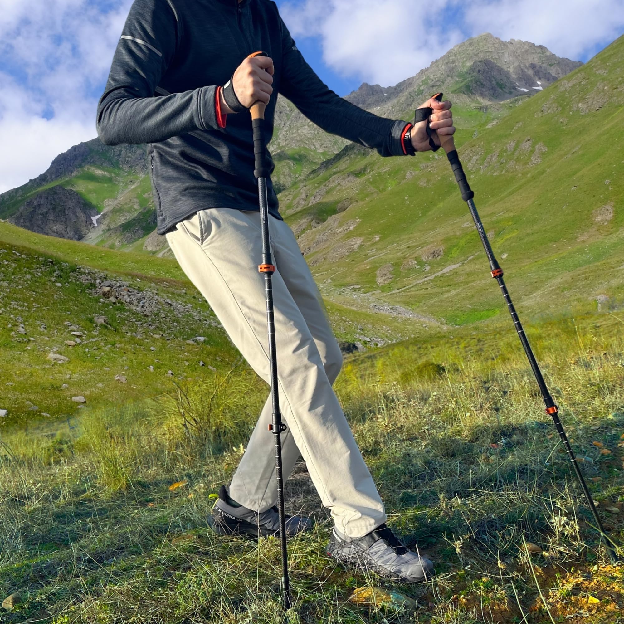 INDESmed - Bâtons de randonnée télescopiques 100% Carbone – Antichoc, antidérapant – Bâton de Marche Nordique Pliable avec Fermeture Rapide | 8 Accessoires Tout-terrains – Poles Trekking