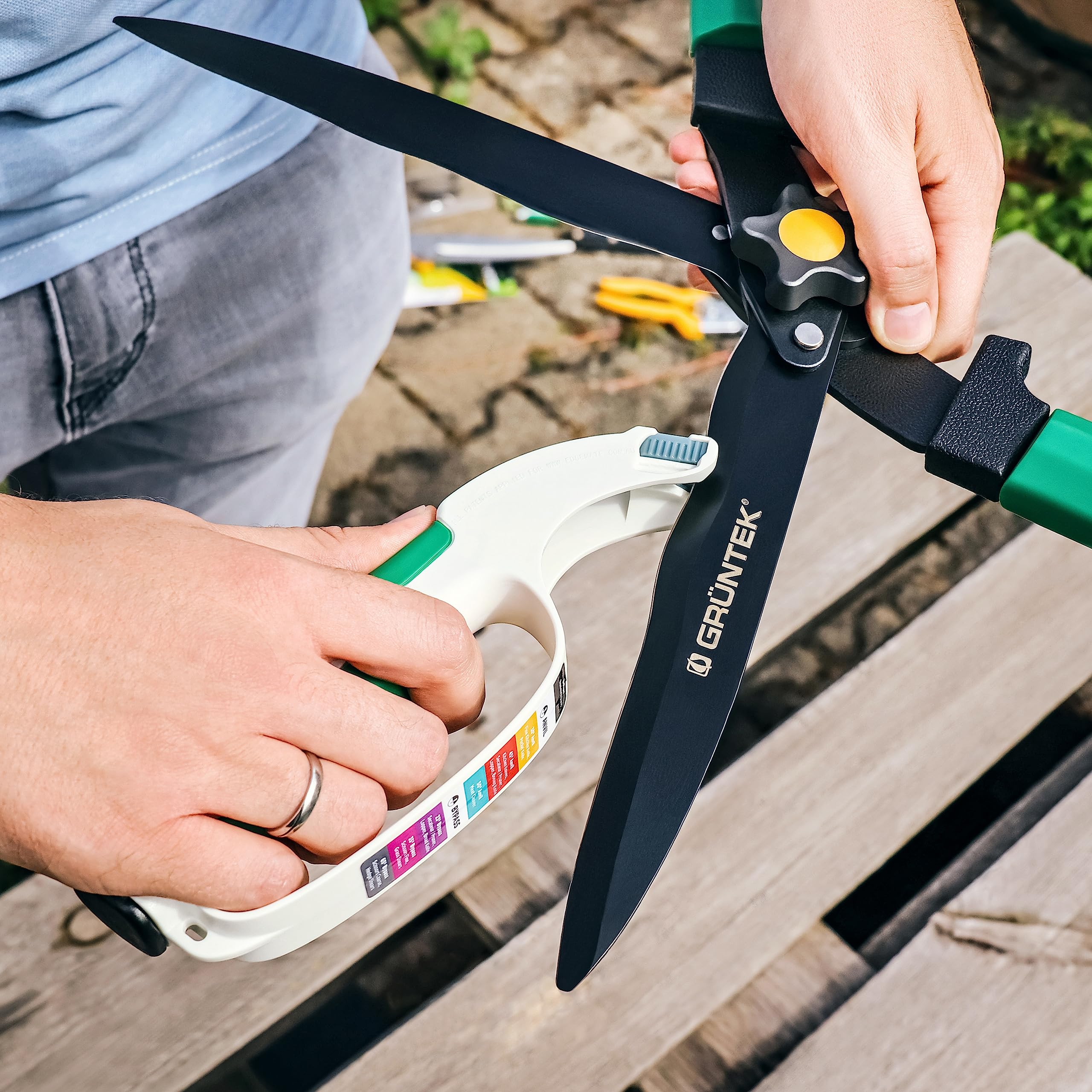 GRÜNTEK Affilatore Affilacoltelli Professionali per Cesoie da Giardino, Scalpelli, Forbici e Coltelli da cucina e Sartoria. Con 7 Cartucce Intercambiabili