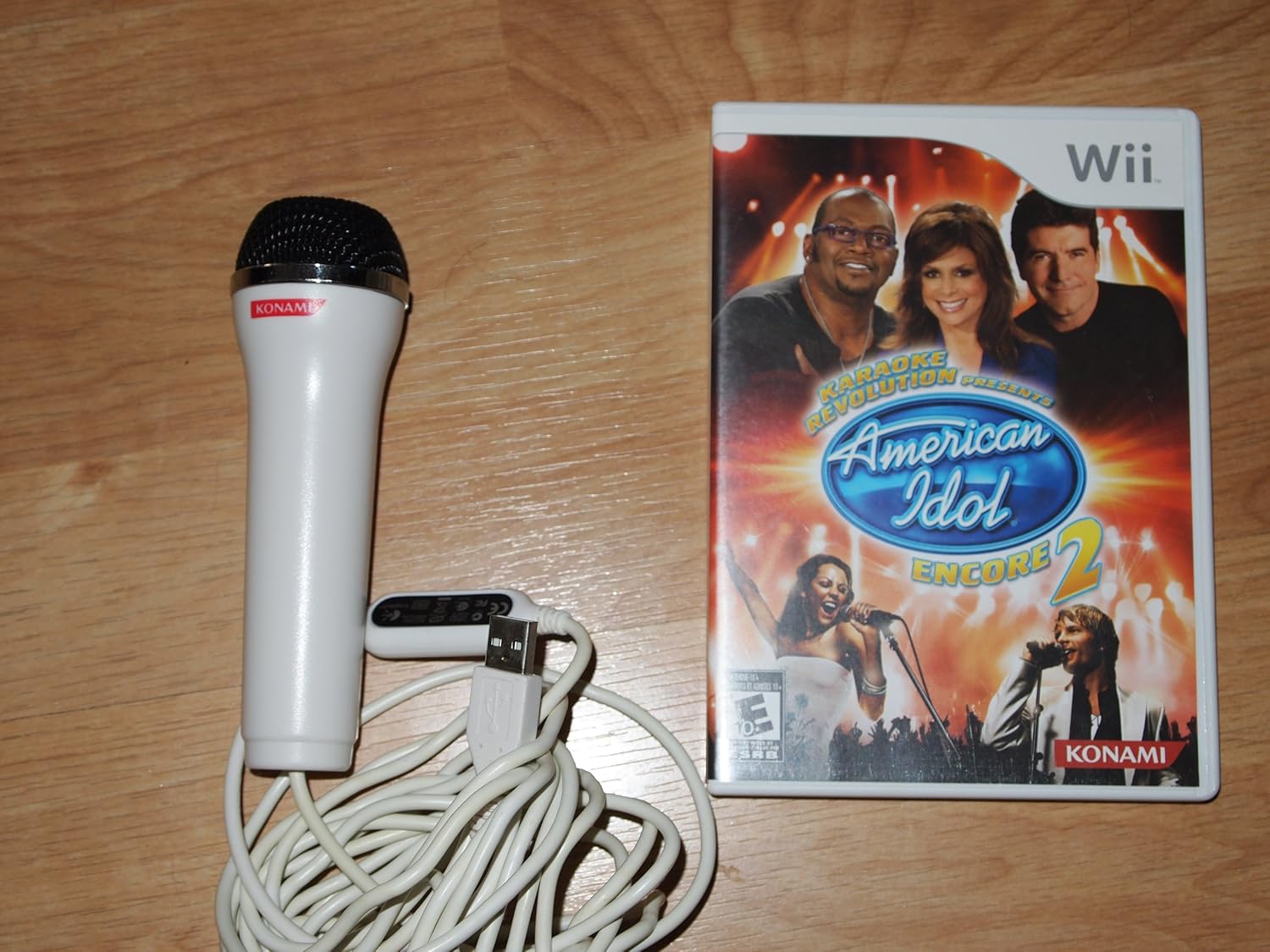 Karaoke Revolution: Presents American Idol Encore 2 with Microphone - Nintendo Wii