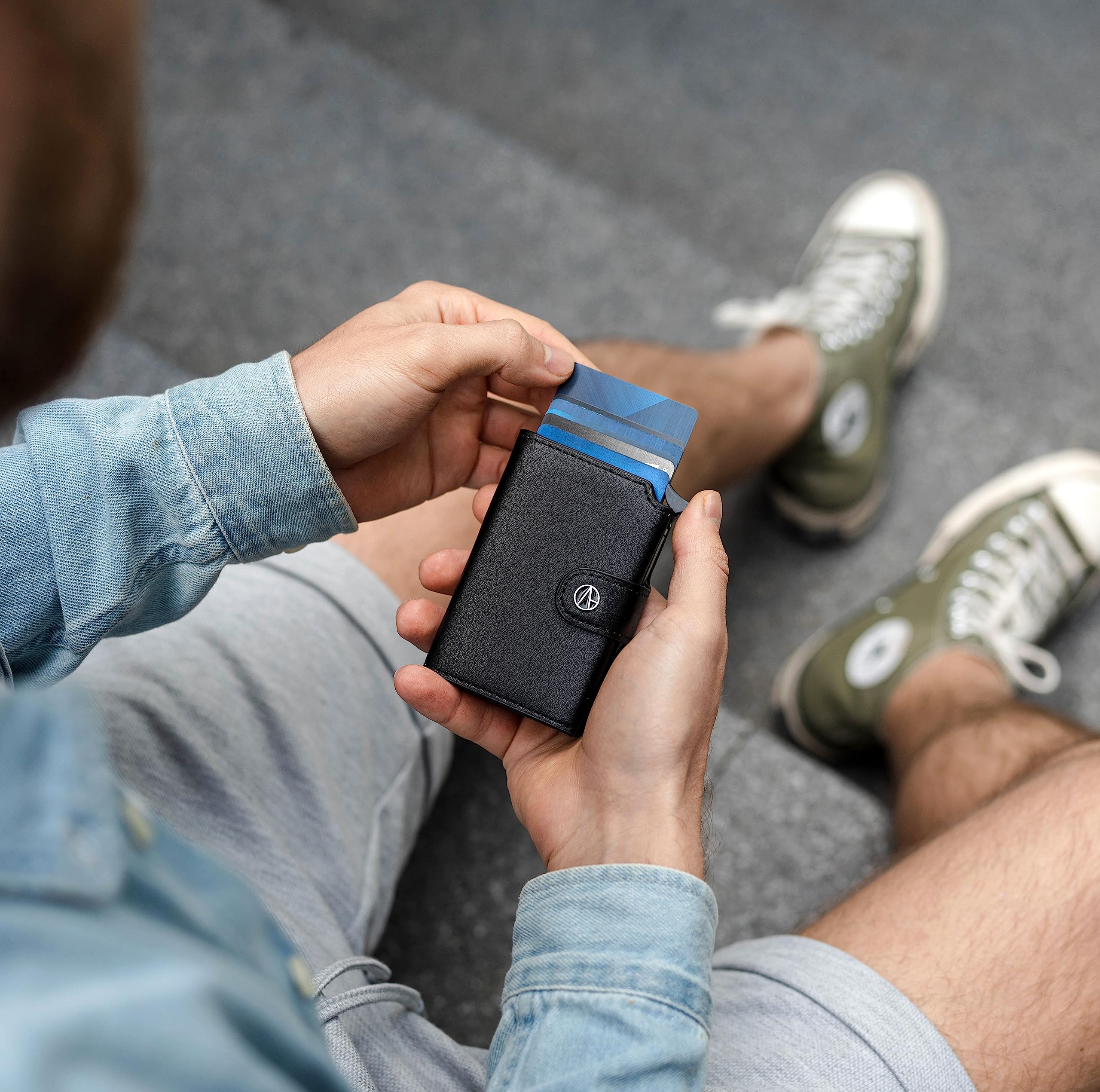 e-GALE Porta carte di credito uomo - Portafoglio Uomo Slim RFID - portacarte uomo pop up - Scomparti per tessere, banconote e monete - Elegante e Compatto - Con confezione regalo