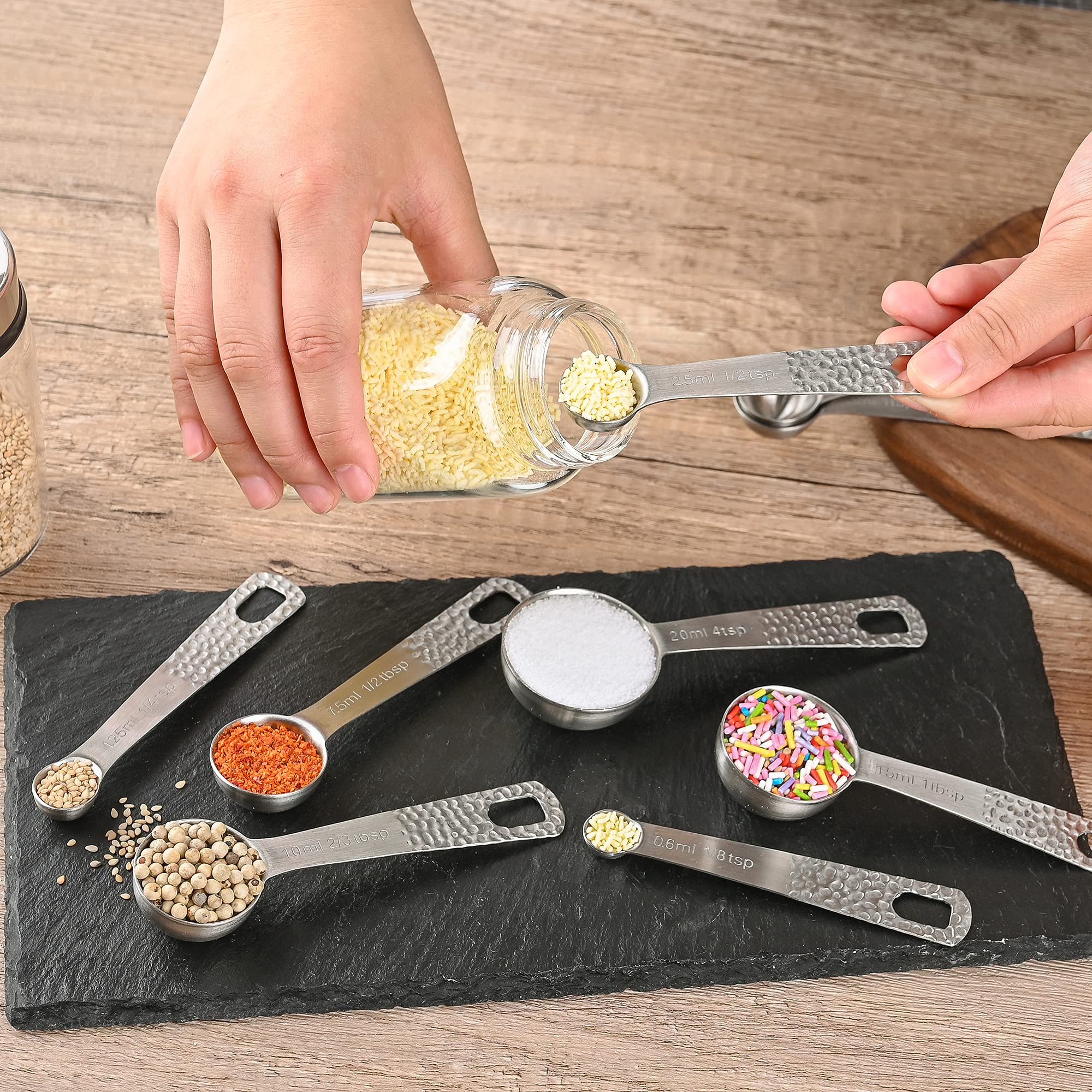 Messbecher und Löffel Set, Edelstahl Messbecher und Löffel Set, Küche Messbecher und metrische Messlöffel mit Nivellierer, Backen Messbecher und Löffel Set