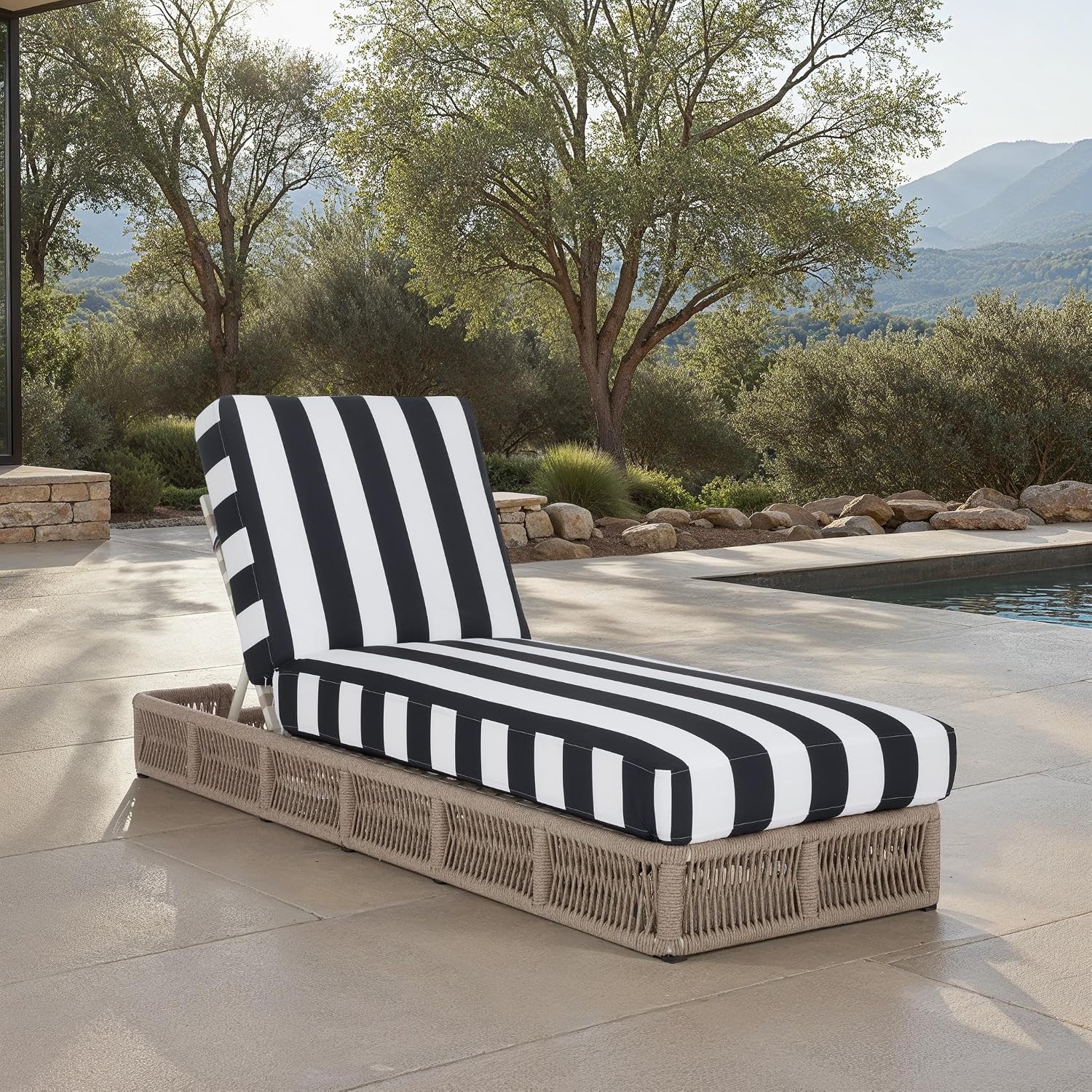 SAFAVIEH Outdoor - Gillian Chaise Lounge Chair - Heather Tan & Navy Stripe - Steel and Woven Rope - Adjustable 5-Position Backrest - Ideal for Patio, Deck, Poolside, Backyard (PAT7527F)