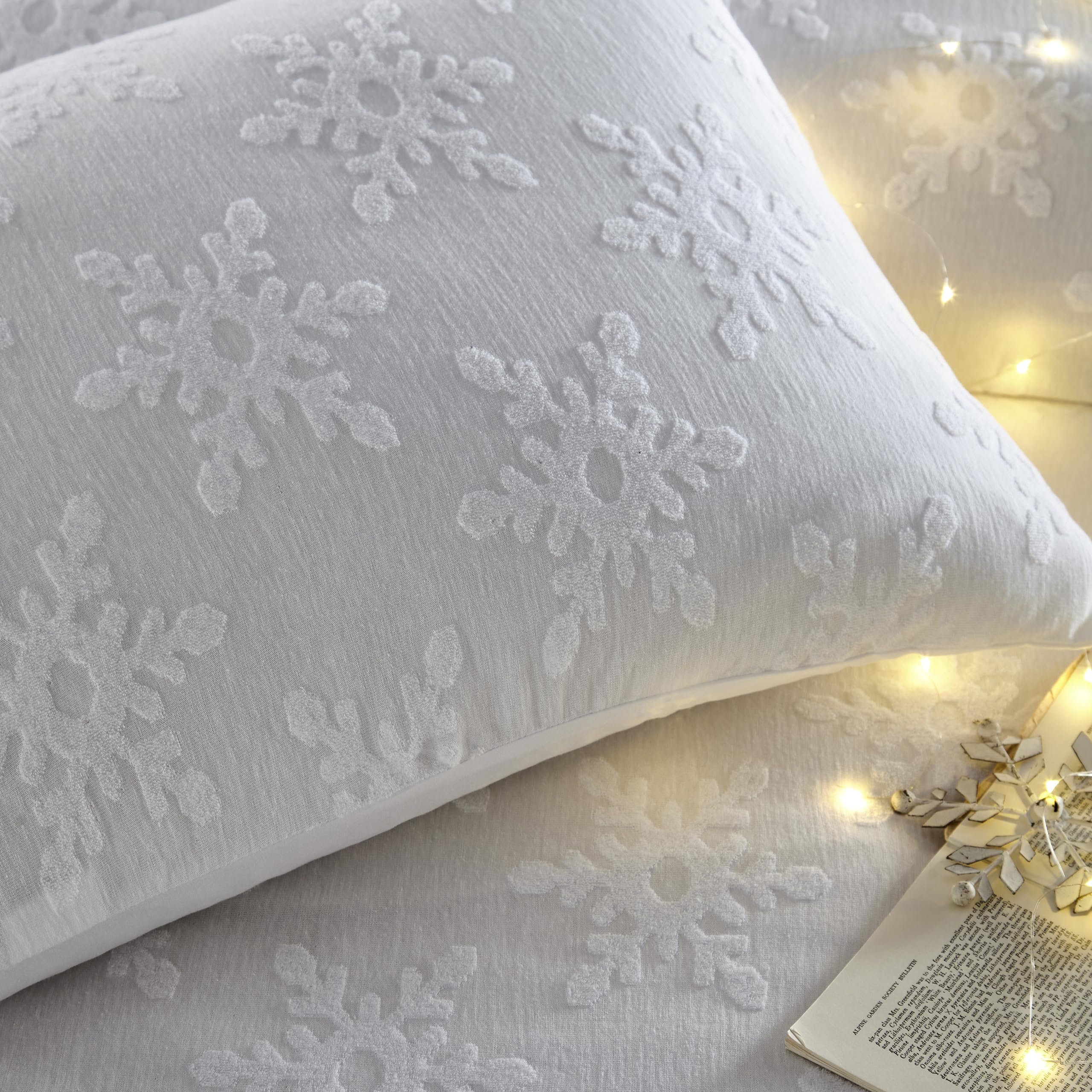 furn. Snowflake Tufted Duvet Cover Set - Double - White - Image 3