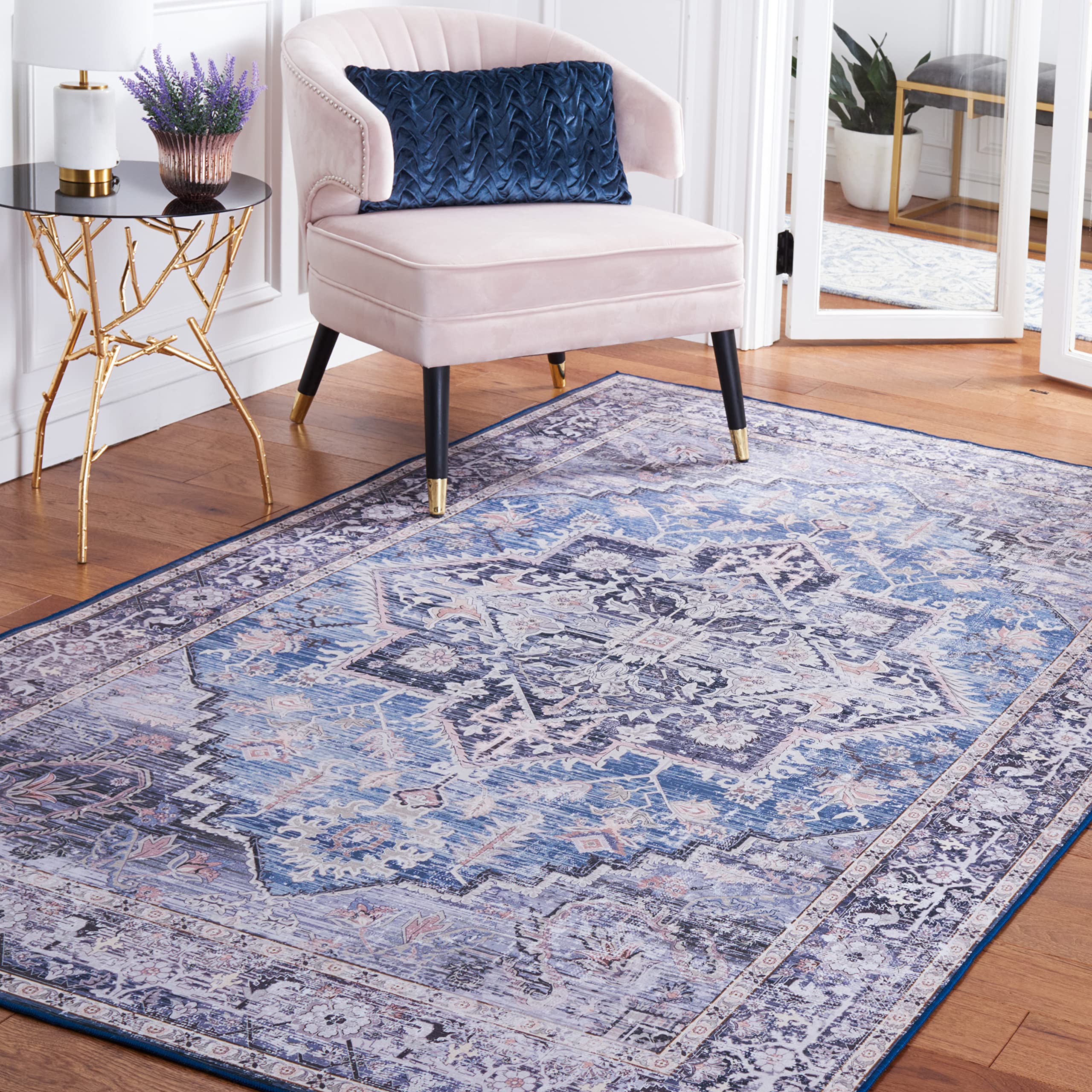 Safavieh Traditional Rug Ideal for High Traffic Areas - Machine Washable and Non Slip - Tucson Collection, Short Pile, in Blue and Grey, 91 X 152 cm