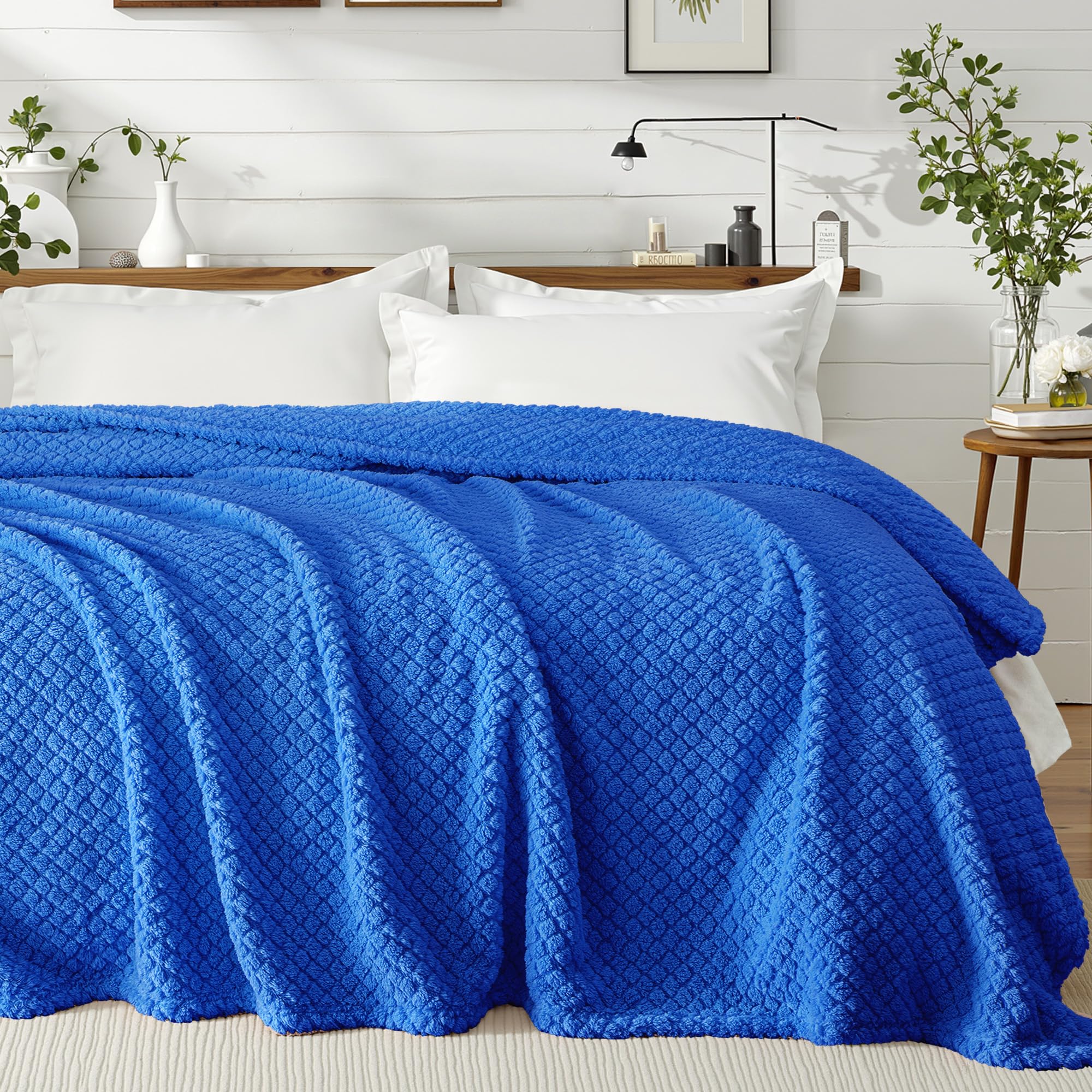 Exclusivo Mezcla King Size Flannel Fleece Blanket, Super Soft Jacquard Bed Blanket, Lightweight Fuzzy Warm for All Seasons, 230x265 CM, Cobalt Blue