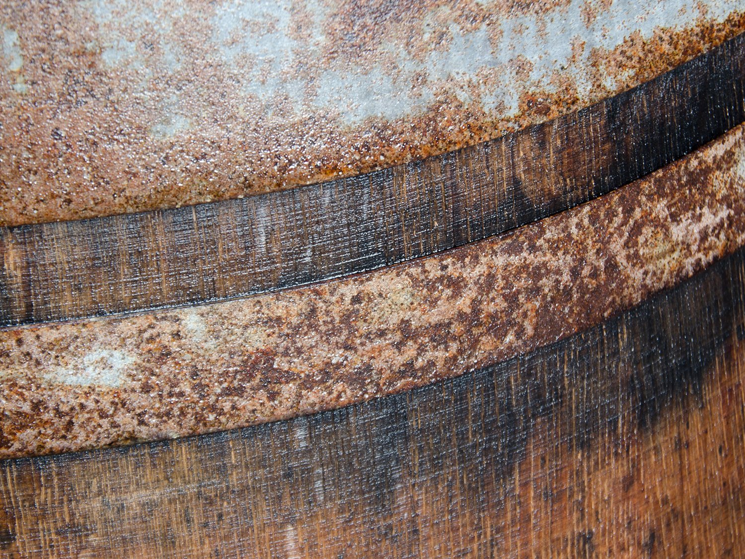 Temesso Stehtisch Tisch aus gebrauchtem Holzfass Weinfass, Fass, Barrique Tisch aus Eiche Holz rustikal 225 Liter (rustikal geölt)