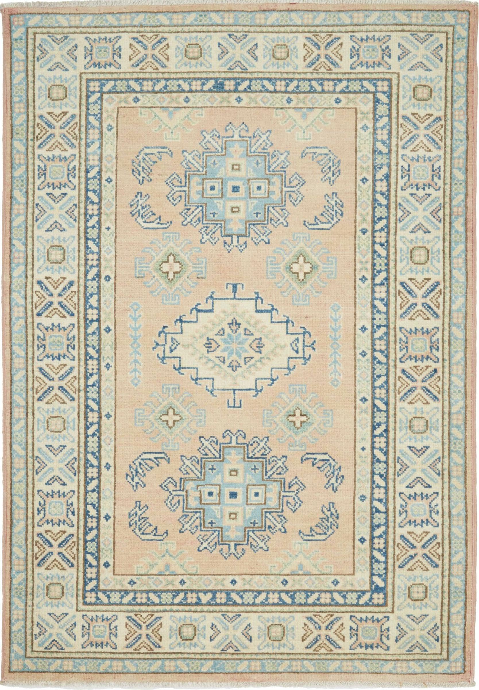 Tapis Kazak noué main pour réchauffer un sol froid avec un tapis d'Orient