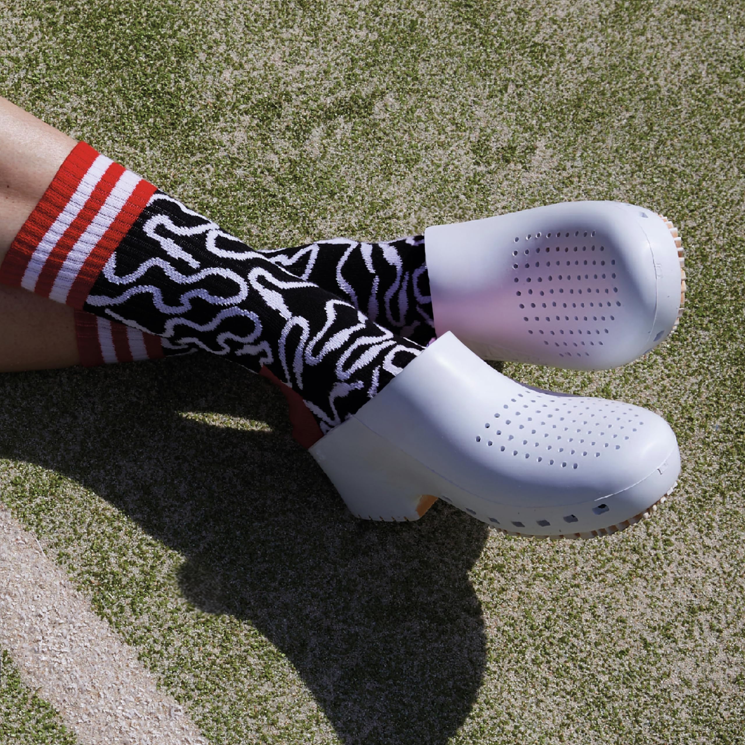 Calzuro Classic con Fori – Zoccoli Sanitari Professionali per Uomo e Donna, Comodi, Antiscivolo e Antistatici, Autoclavabili, Traspiranti, in Gomma Tecnica