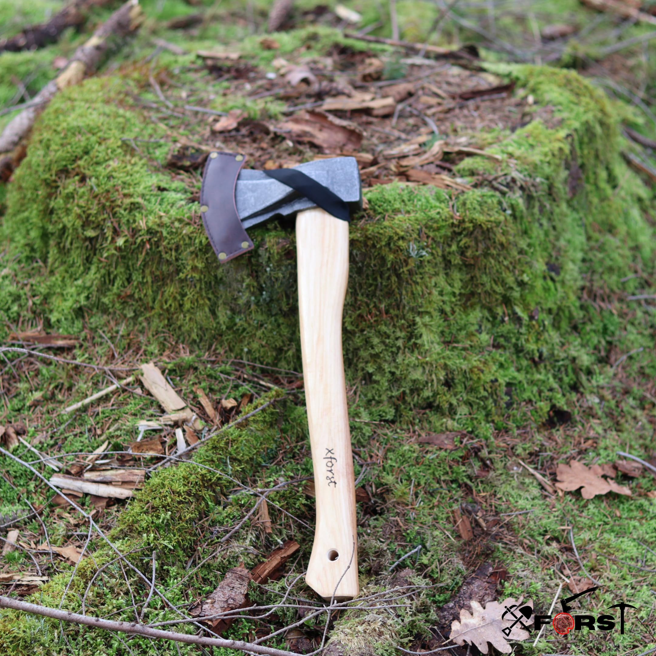 Xforst Hache de Fendage SA1 – Hache Forestière Professionnelle 45 cm | Tête Forgée en Acier au Carbone 1 kg | Manche en Bois de Hickory | Hache de Bûcheron et de Chauffage