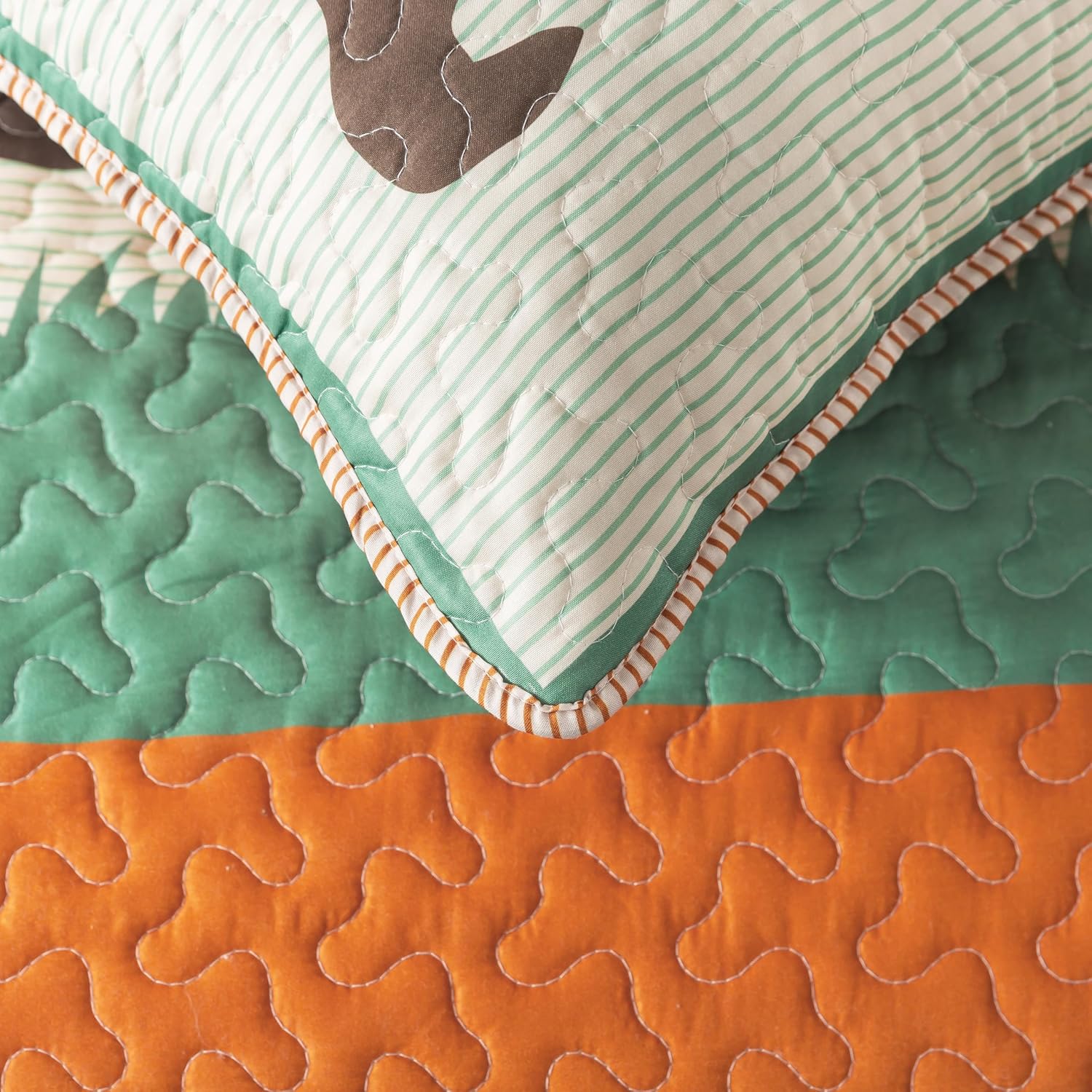 Soul & Lane Rustic Cabin Bear Quilt Set - King Size with 2 Shams, Wilderness Lodge Bedding with Country Nature Theme, Forest Quilted Bedspread with Outdoor Motif for Ski Lodge and Lake House - Image 4