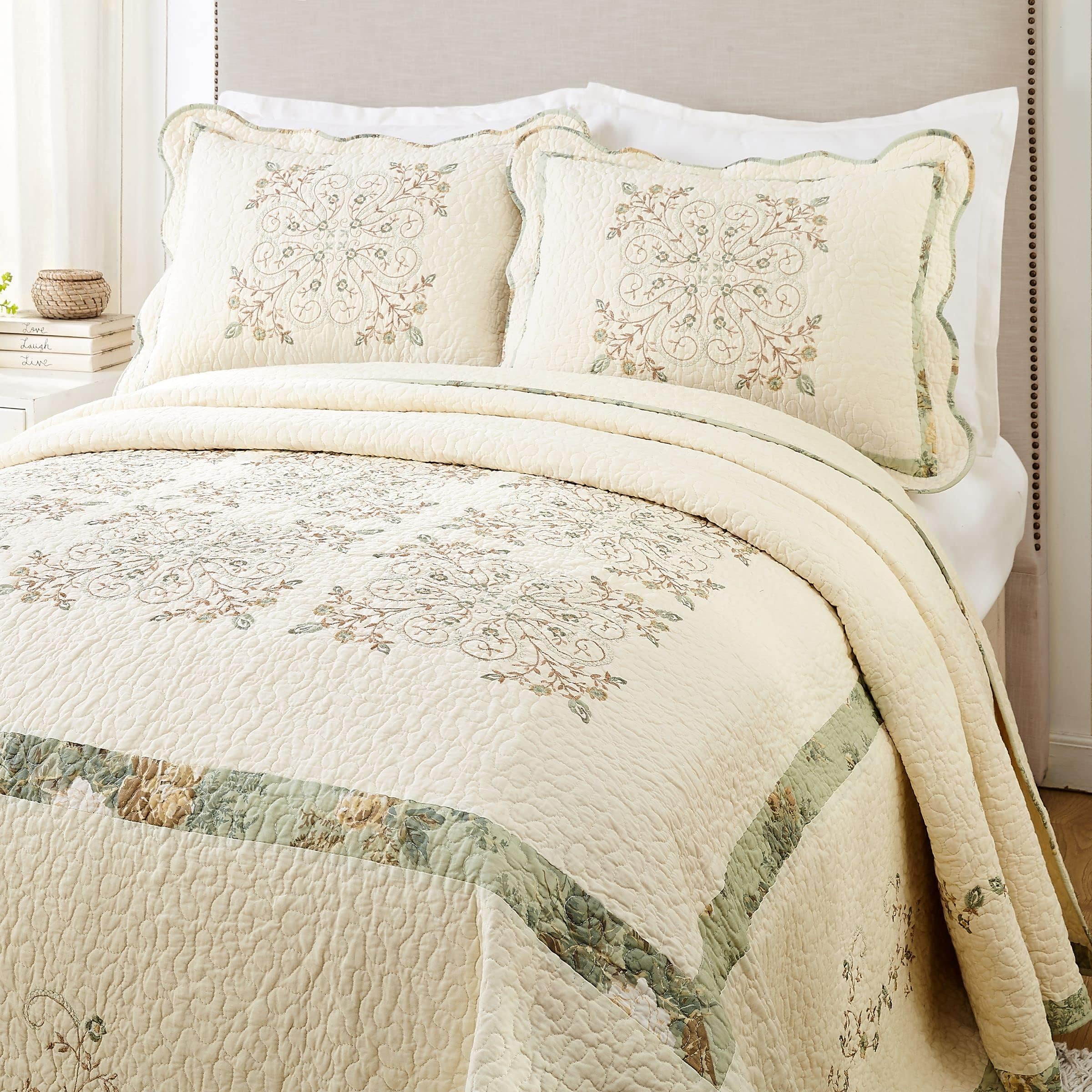 Mary Jane's Home Vintage Treasure Bedspread - Lightweight Breathable All Season Bedding, Queen