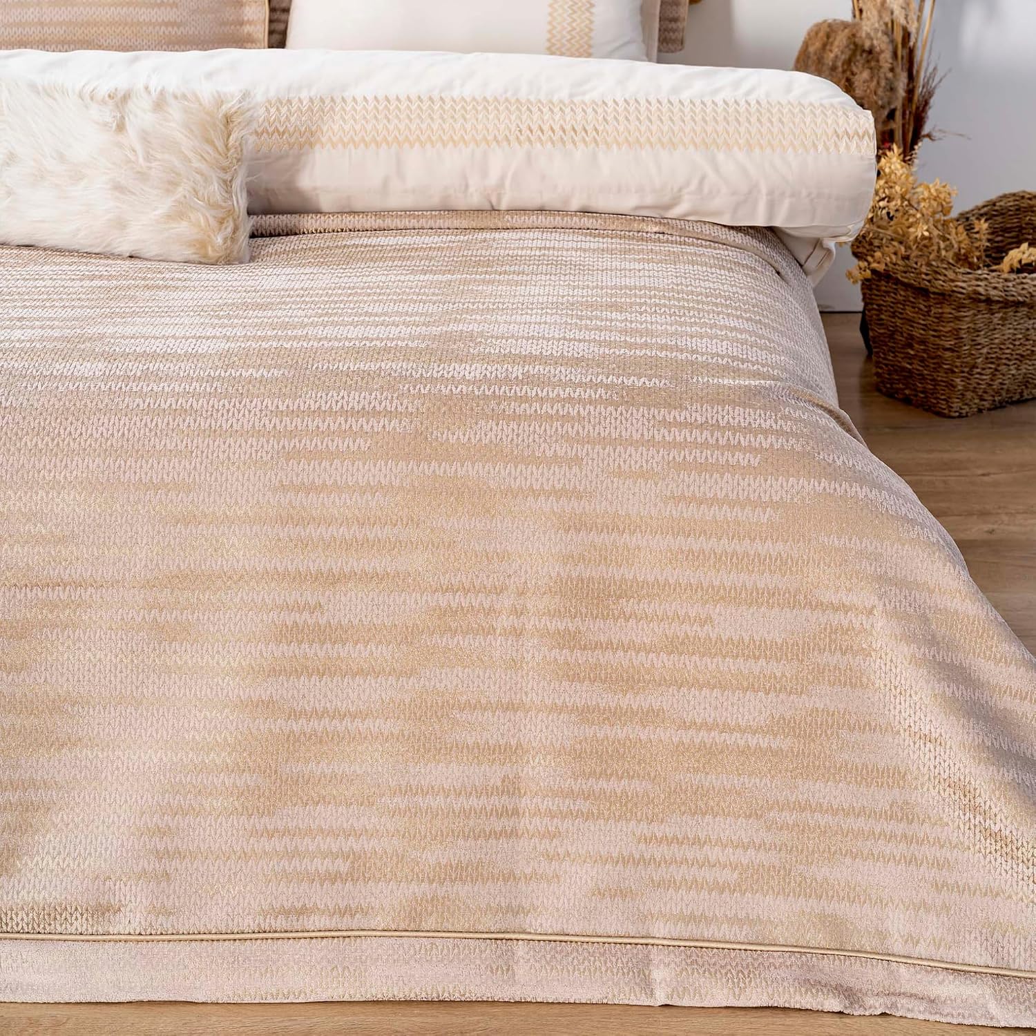 8-Piece Bedding Set with Pique Bedspread, Duvet Cover, Flat Sheet, Pillowcases & Decorative Cushion | Oversized Cotton Bedding Set for Bedroom & Daily Use