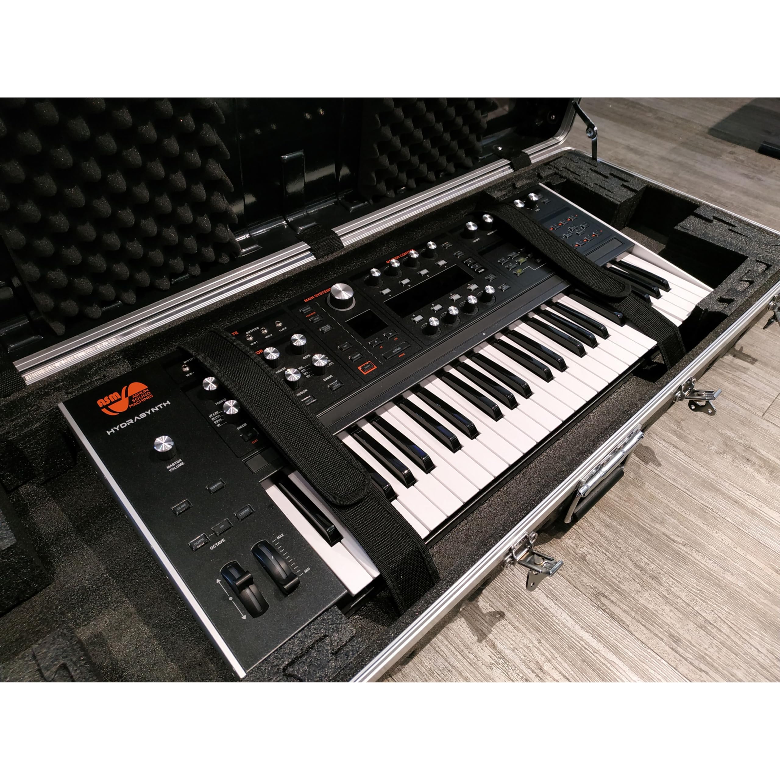 Music Store ABS Keyboard Case 61, Universal Keyboard Flightcase, Schwarz, 7.8 kg, mit Schnappverschluss, 3 Griffe, Rollen, Polsterung, 112x12x41 cm, geeignet für 61-Tasten Keyboards