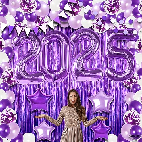 Miniatura 8 de KatchOn, Decoraciones NYE moradas 2024  Juego enorme, paquete de 134  Kit de arco de globos 2024 con telón de fondo de flecos morados  Suministros
