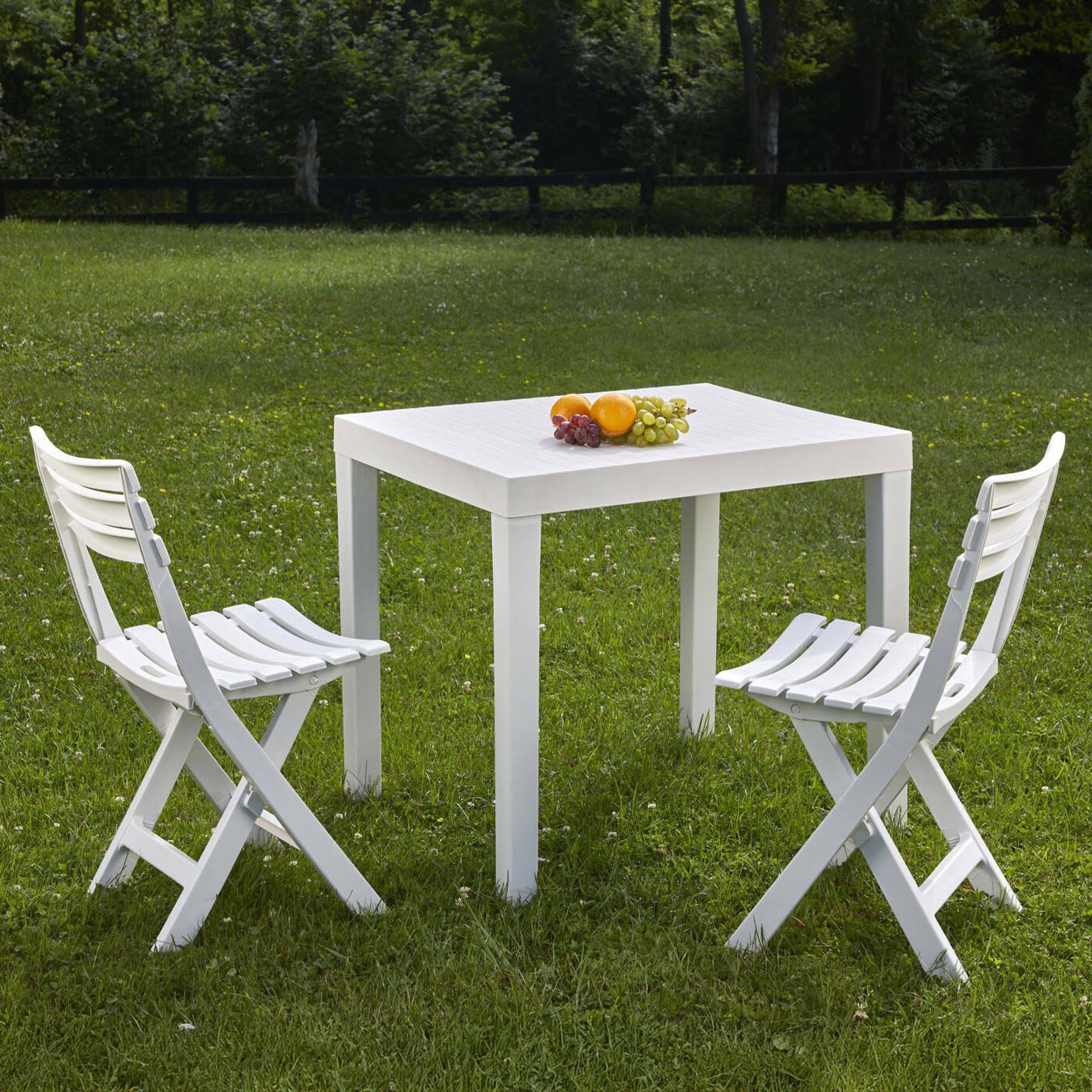 Dmora - Set salotto da esterno Ortisei, Composizione da giardino con 1 tavolo rettangolare e 2 sedie pieghevoli, Salottino indoor e outdoor da Pic Nic, 100% Made in Italy, Bianco