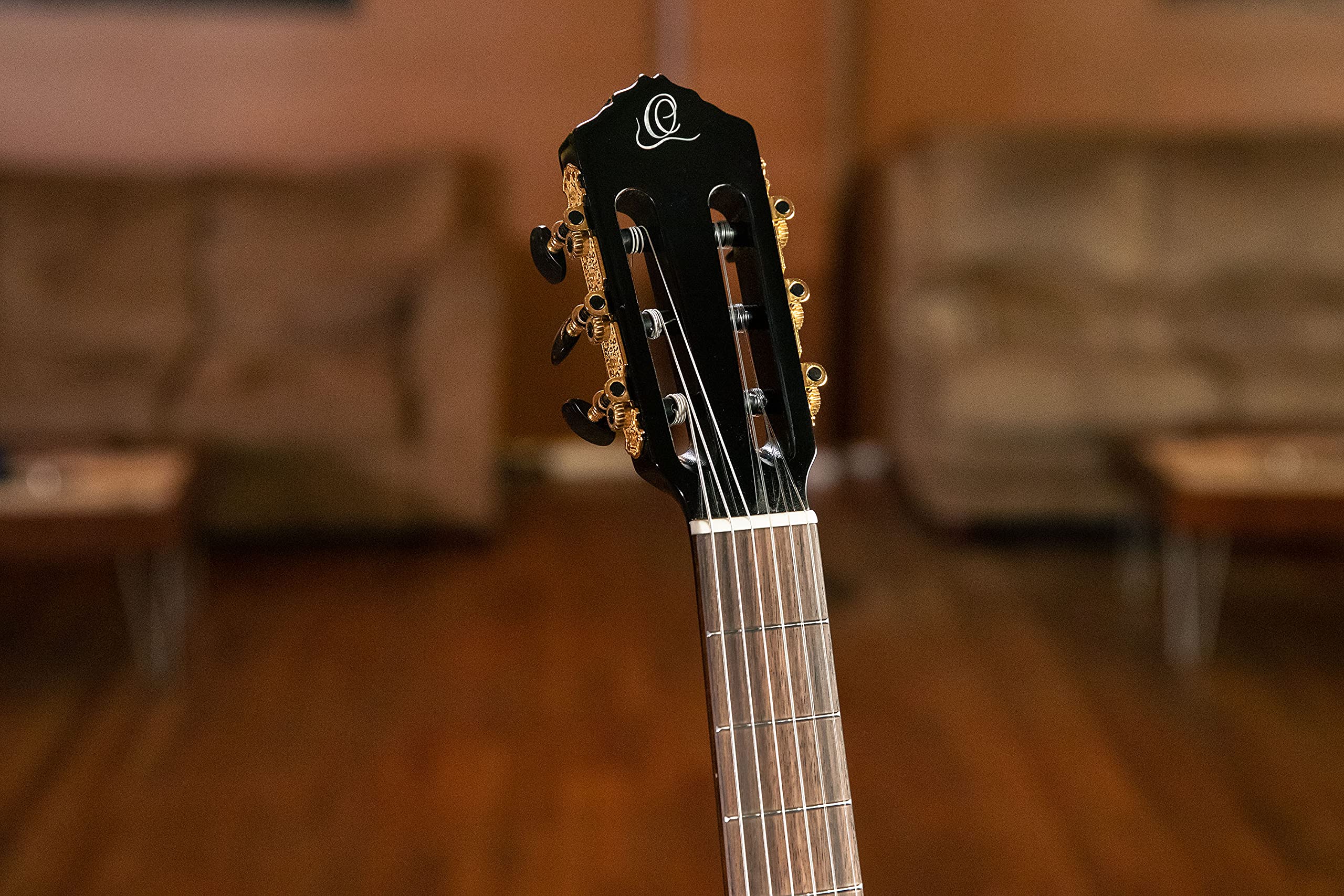 Ortega Classical Guitar Performer Series 4/4 Inclusive Custodia Manico Sottile Thinline Body - Nero (RCE138-T4BK)