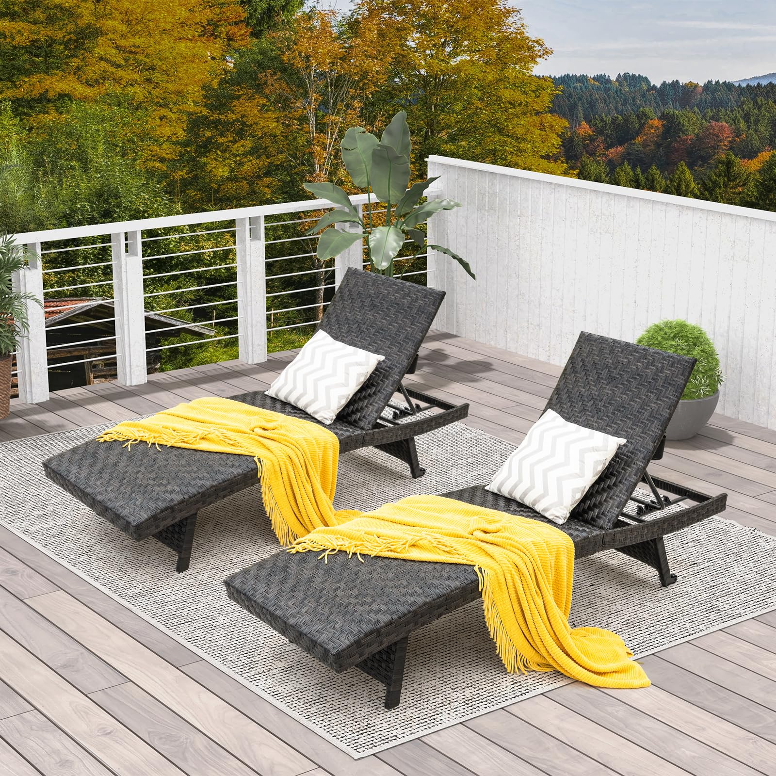 COSTWAY Lettino Prendisole in Rattan PE, Sdraio da Giardino Pieghevole con Schienale Regolabile, Schiuma ad Asciugatura Rapida e Due Ruote, Portata 150 kg, per Balcone Piscina
