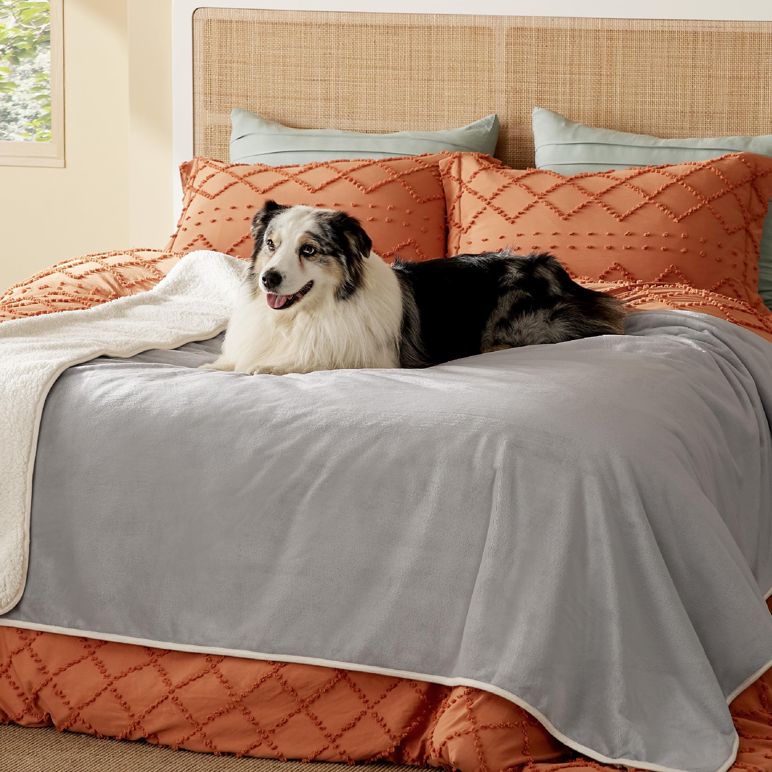 Bedsure Waterproof Blanket for Bed - Sherpa Fleece Waterproof Dog Blankets for Large Dogs, Pet Blankets for Bed/Couch/Dog Crate, Soft Plush Reversible