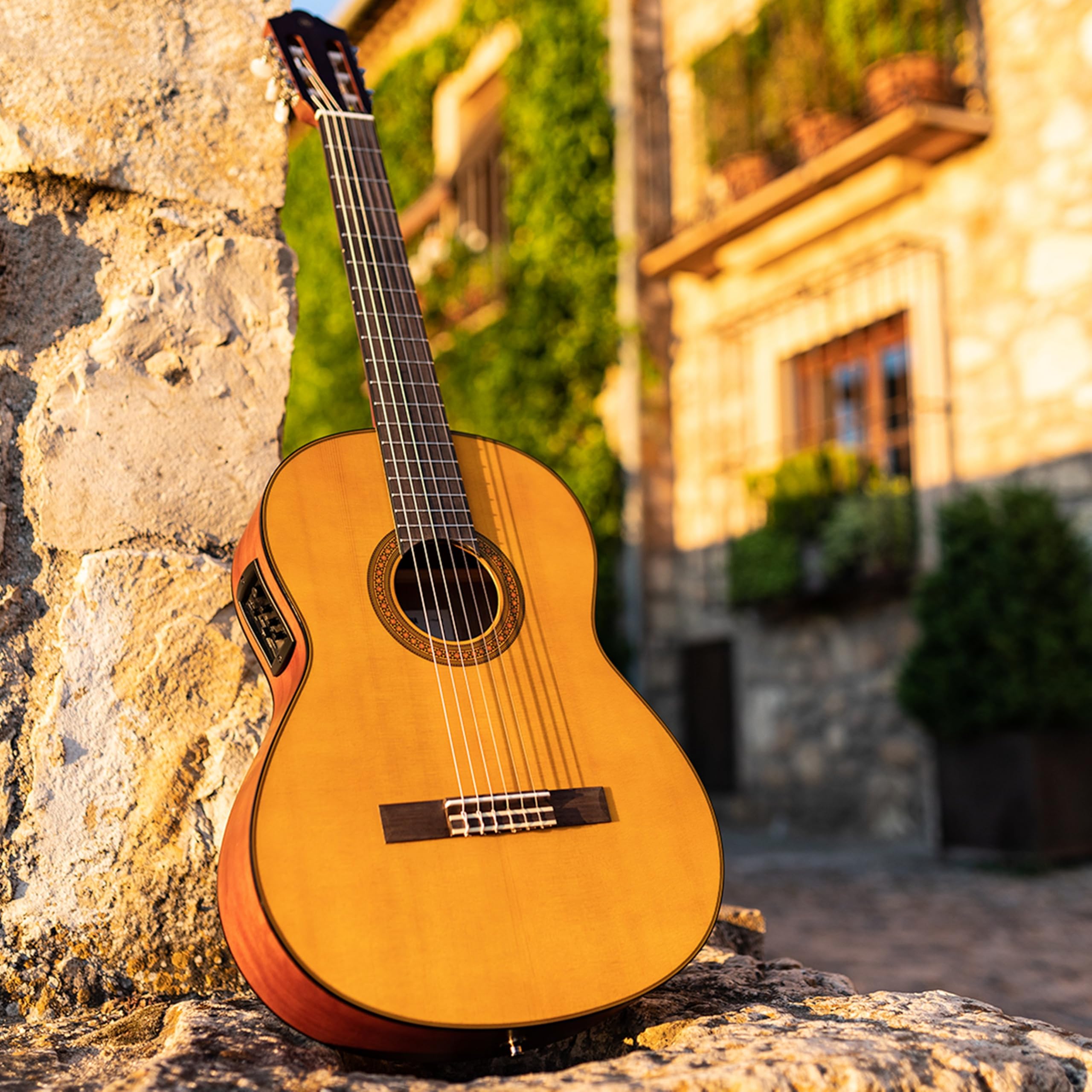 YAMAHA CGX122MC Chitarra Classica Elettroacustica 4/4 Top Cedro Massello Scala 650 mm Pickup System