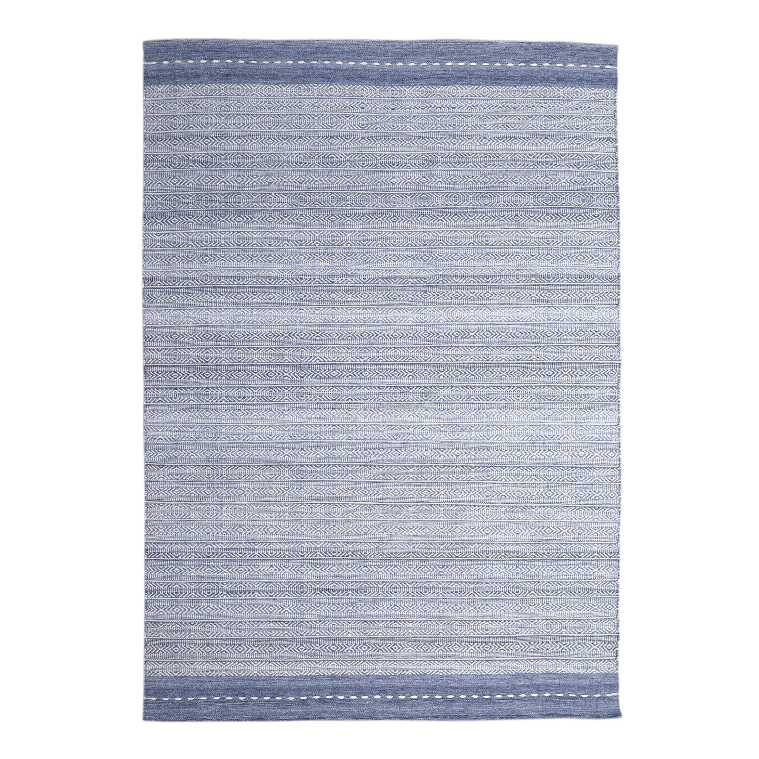 Tapis balcon extérieur bleu AXI anti humidité pour habiller un sol abîmé