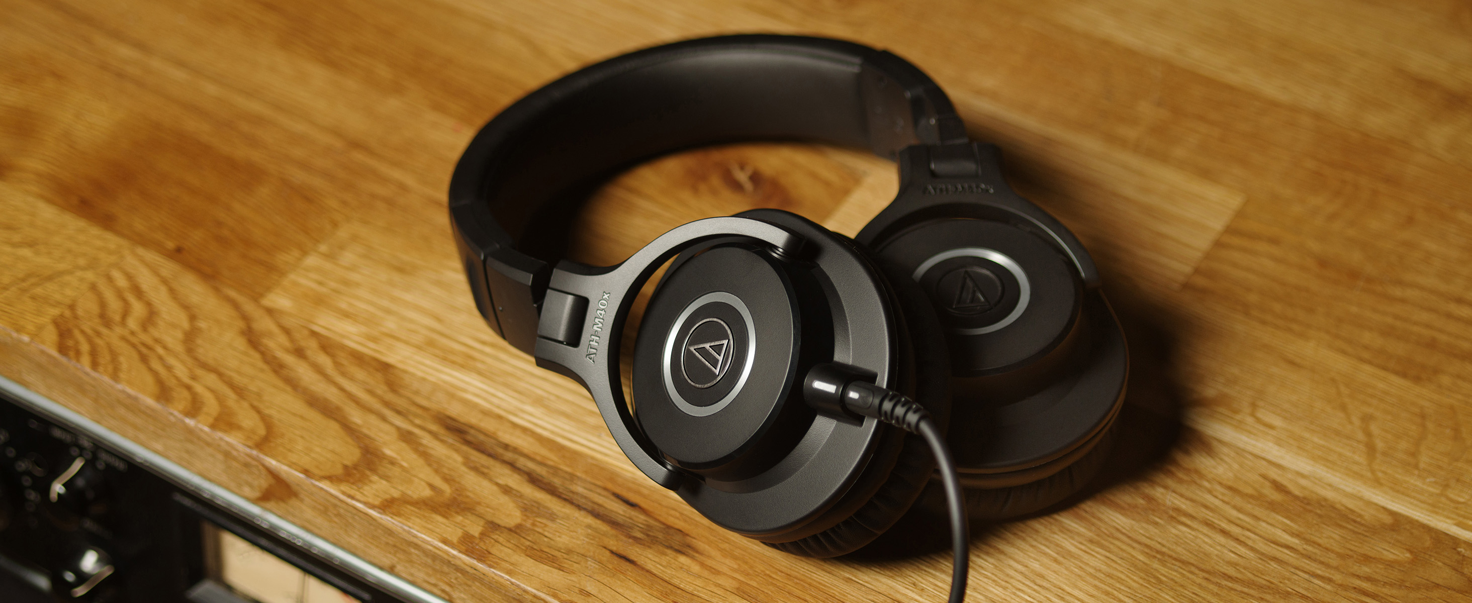 Amazon.com: Audio-Technica ATH-M40x - Paquete de auriculares