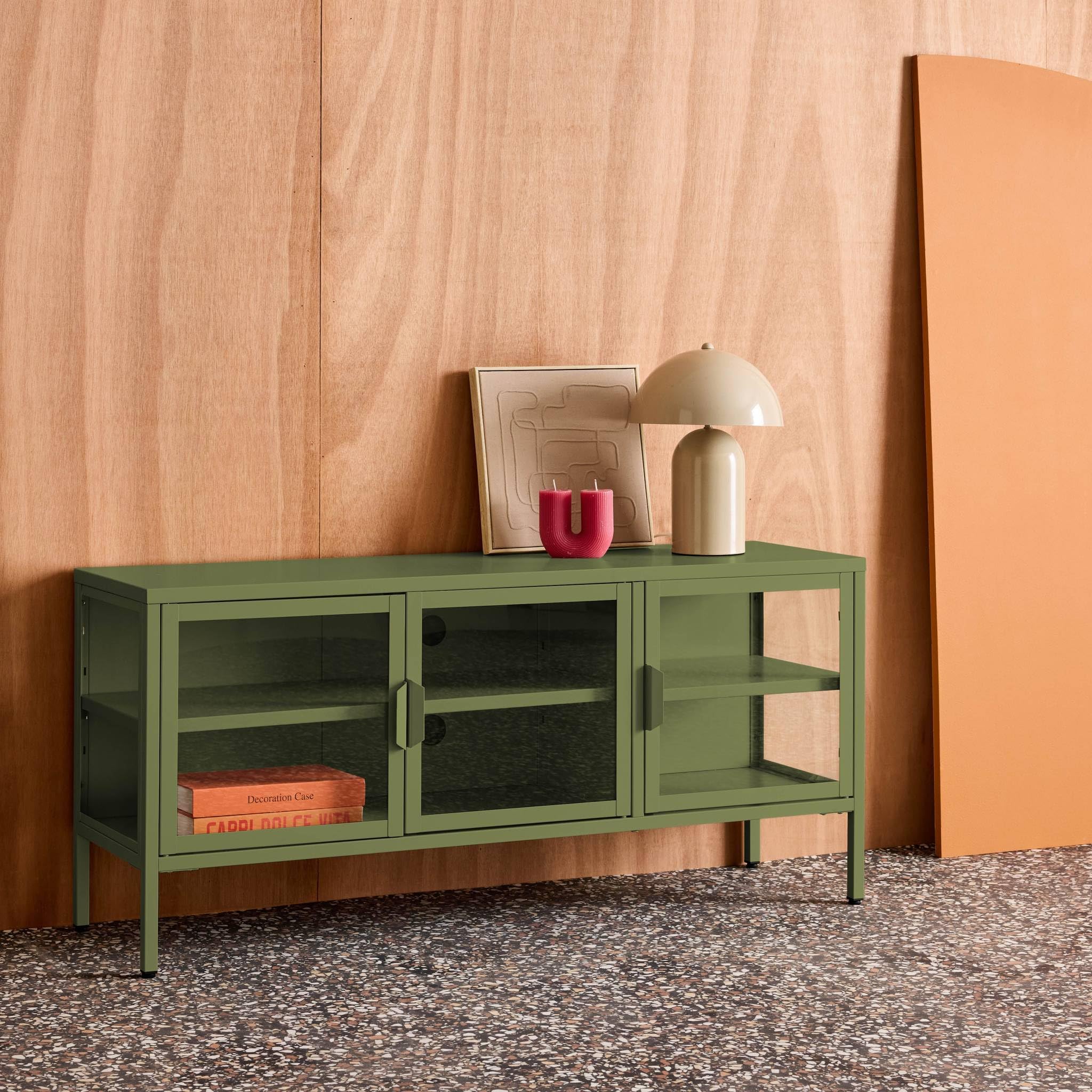 Alice's Garden sweeek-Mueble de TV Industrial de Metal y Vidrio Templado con 3 Puertas, 120cm Verde - 120x35x55 cm | Arkansas
