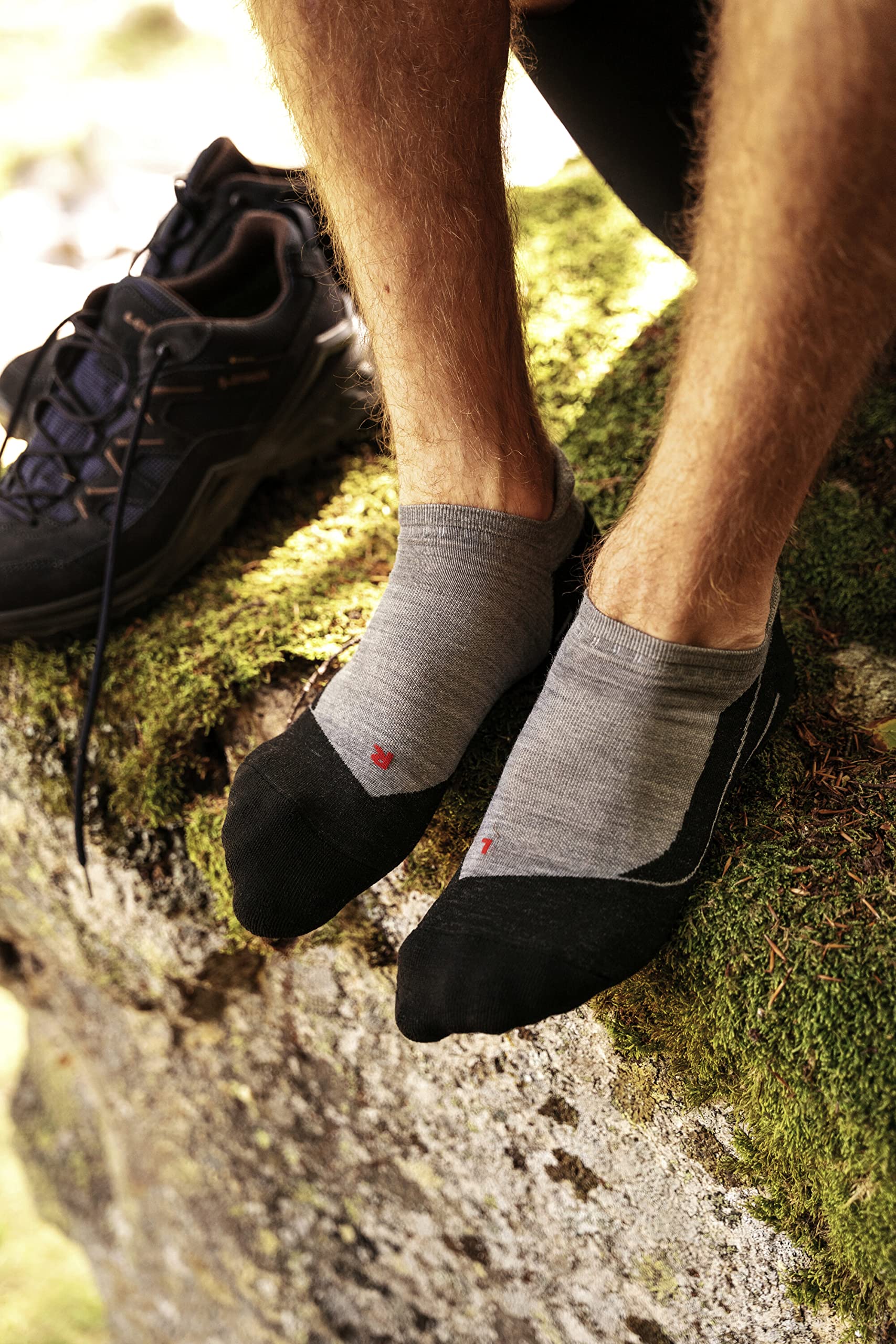 FALKE Herren TK5 Invisible Wandersocken atmungsaktive schnelltrocknende klimaregulierende geruchshemmende Wolle Funktionsmaterial leichte Polsterung antiblasen Trekkingsocken kurz dünn 1 Paar