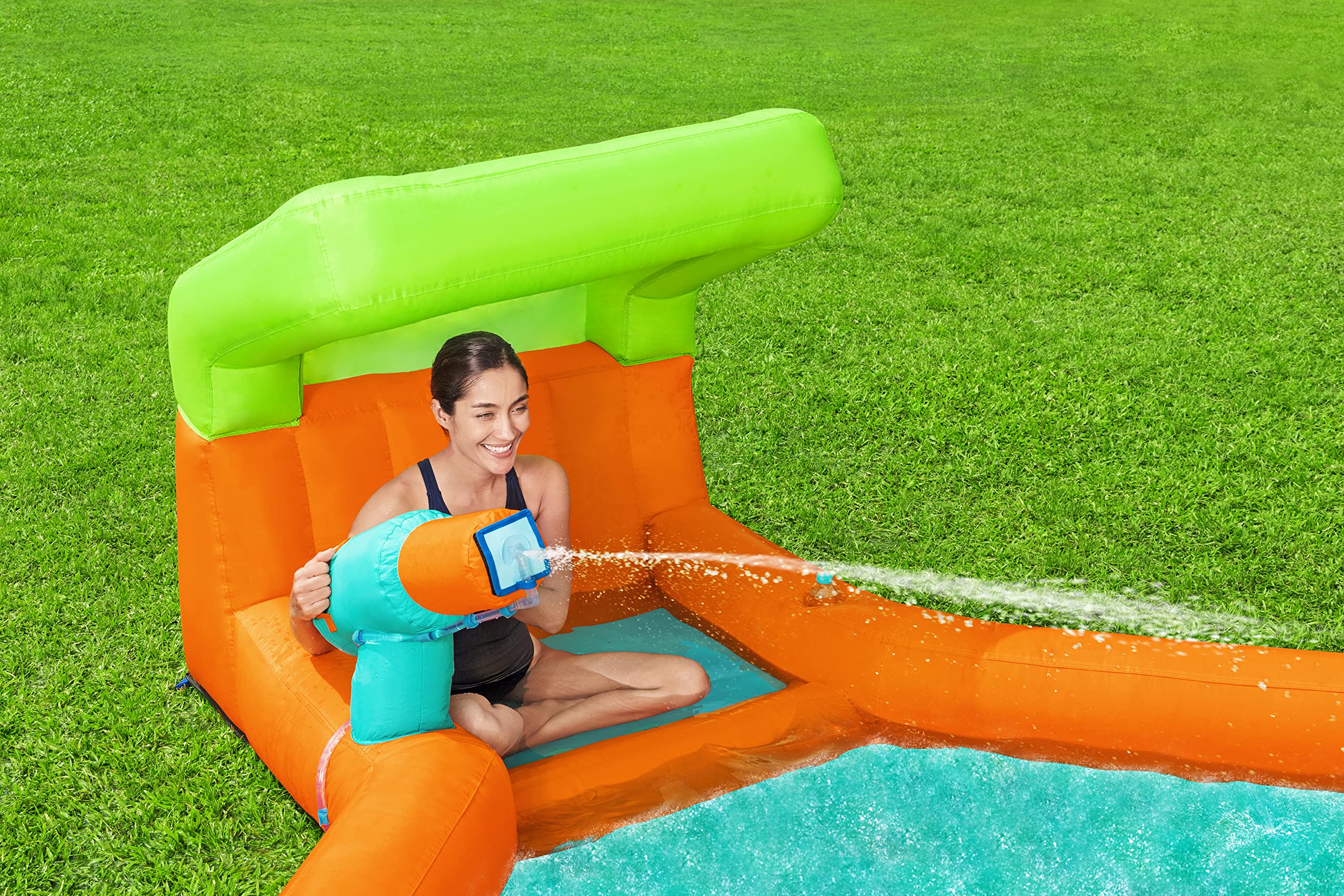 14' x 12'1" x 8'8"/4.26m x 3.69m x 2.64m Canopy Cove MEGA Water Park