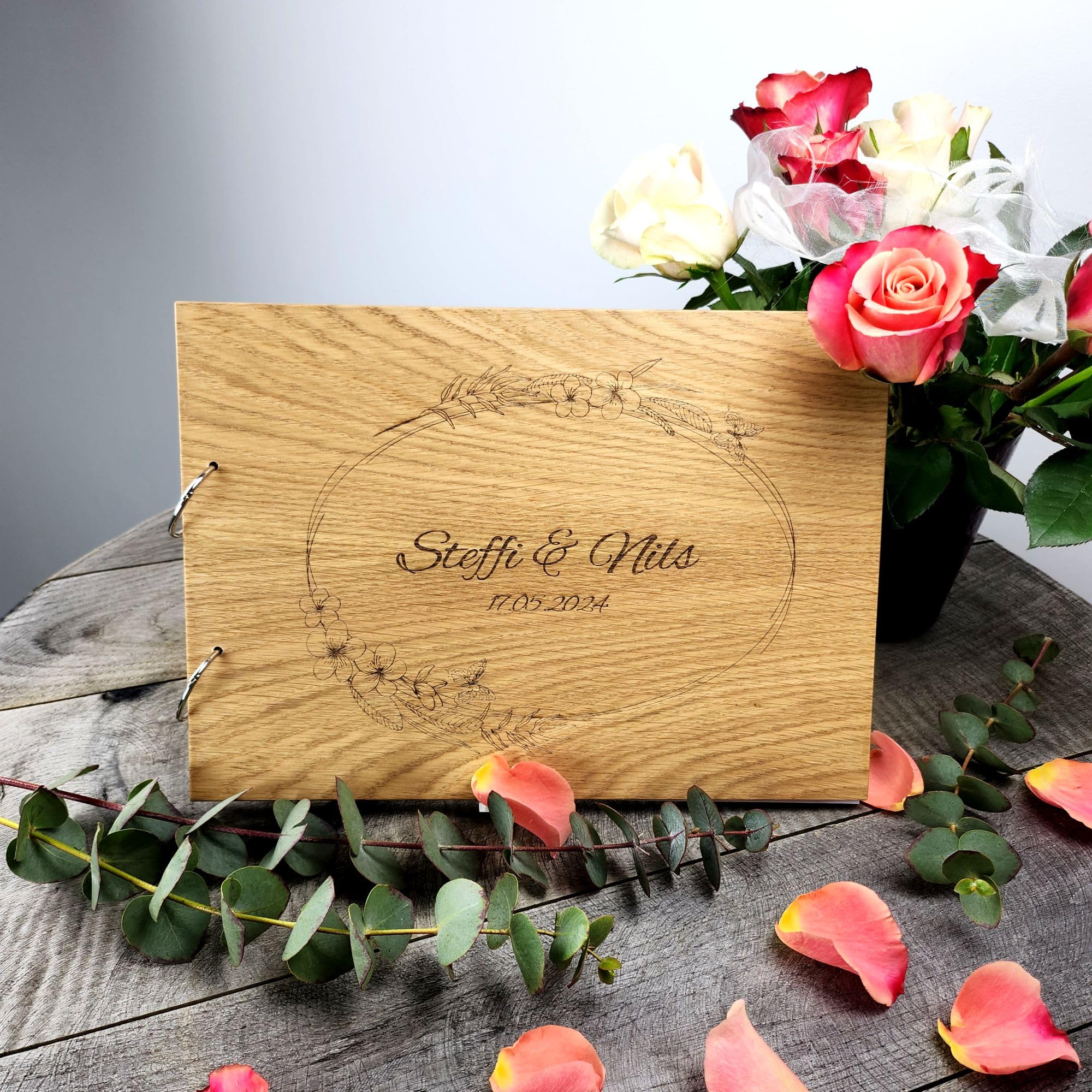 laser-diele Gästebuch Hochzeit – Hochzeitsgästebuch mit Namen Personalisiert – Hochzeitsgeschenke – Gästebuch Geburtstag und Taufe – Eiche Edelfurniert – A4 (Ornament 2)