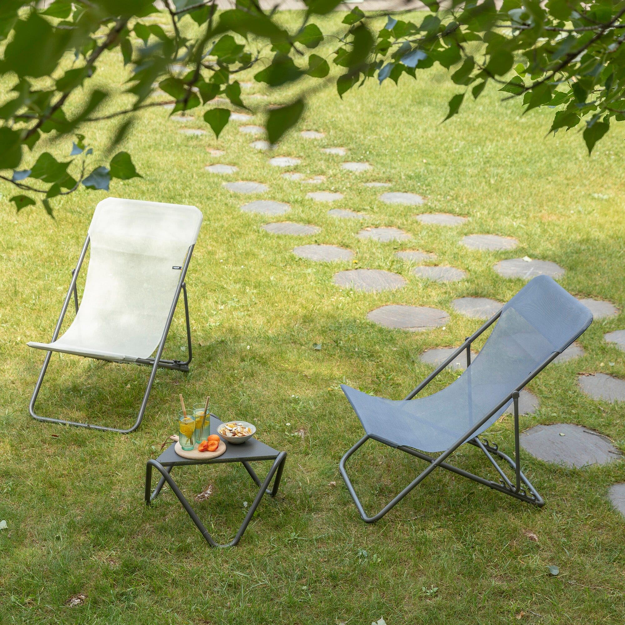 Lafuma MOBILIER - Transat Pliant Multiposition Maxi TRANSAT - Toile Batyline Résistante - Chaise Longue Pliante Terrasse et Jardin - 4 Positions, Tout Confort, Fabriqué en France - Bleu Ocean