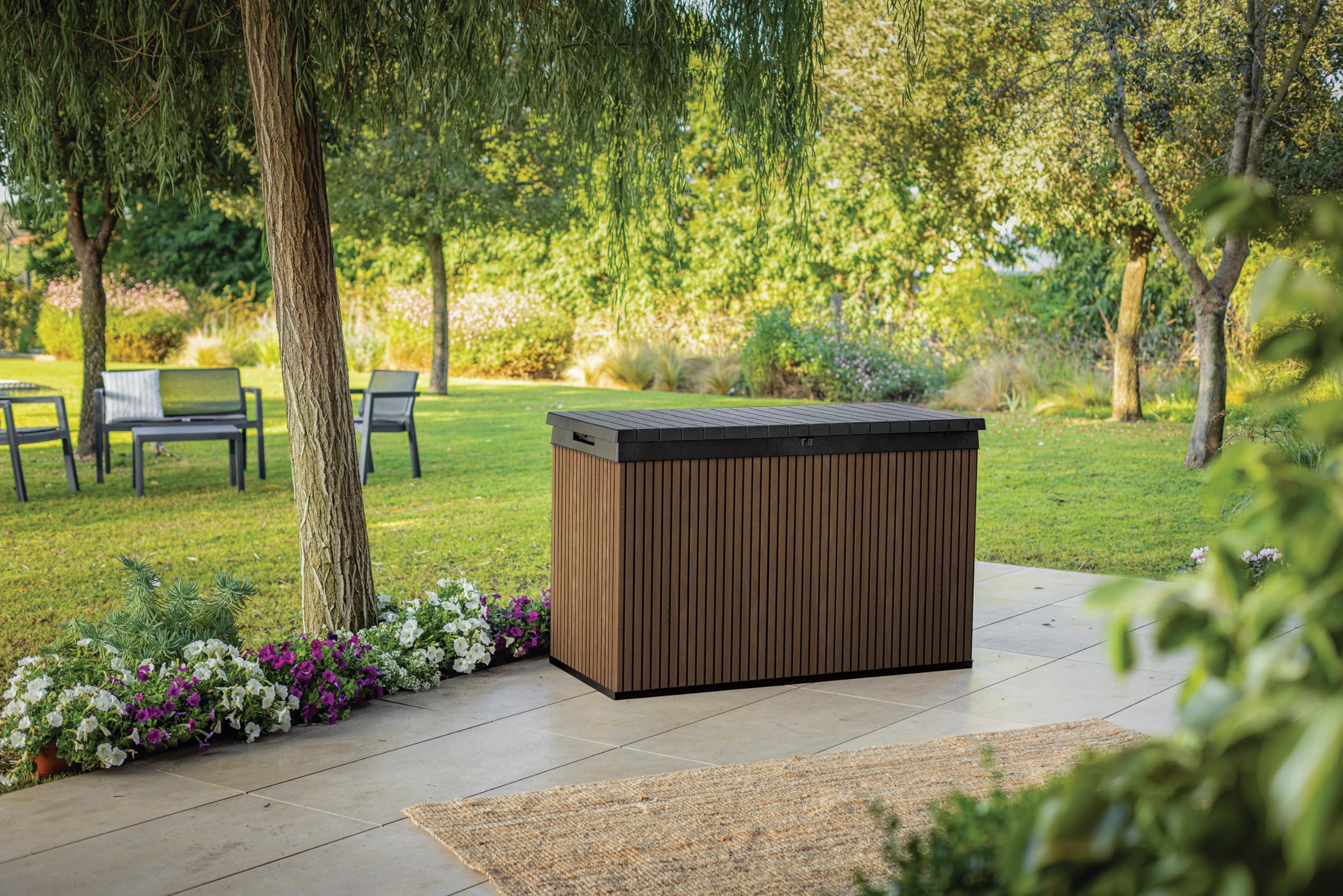 Keter Auflagenbox/Kissenbox 662 Liter l 100% Wasserdicht l mit Belüftung dadurch kein übler Geruch/Schimmel l Moderne Holzdielenoptik l Deckel belastbar bis 300 KG (2 Personen)