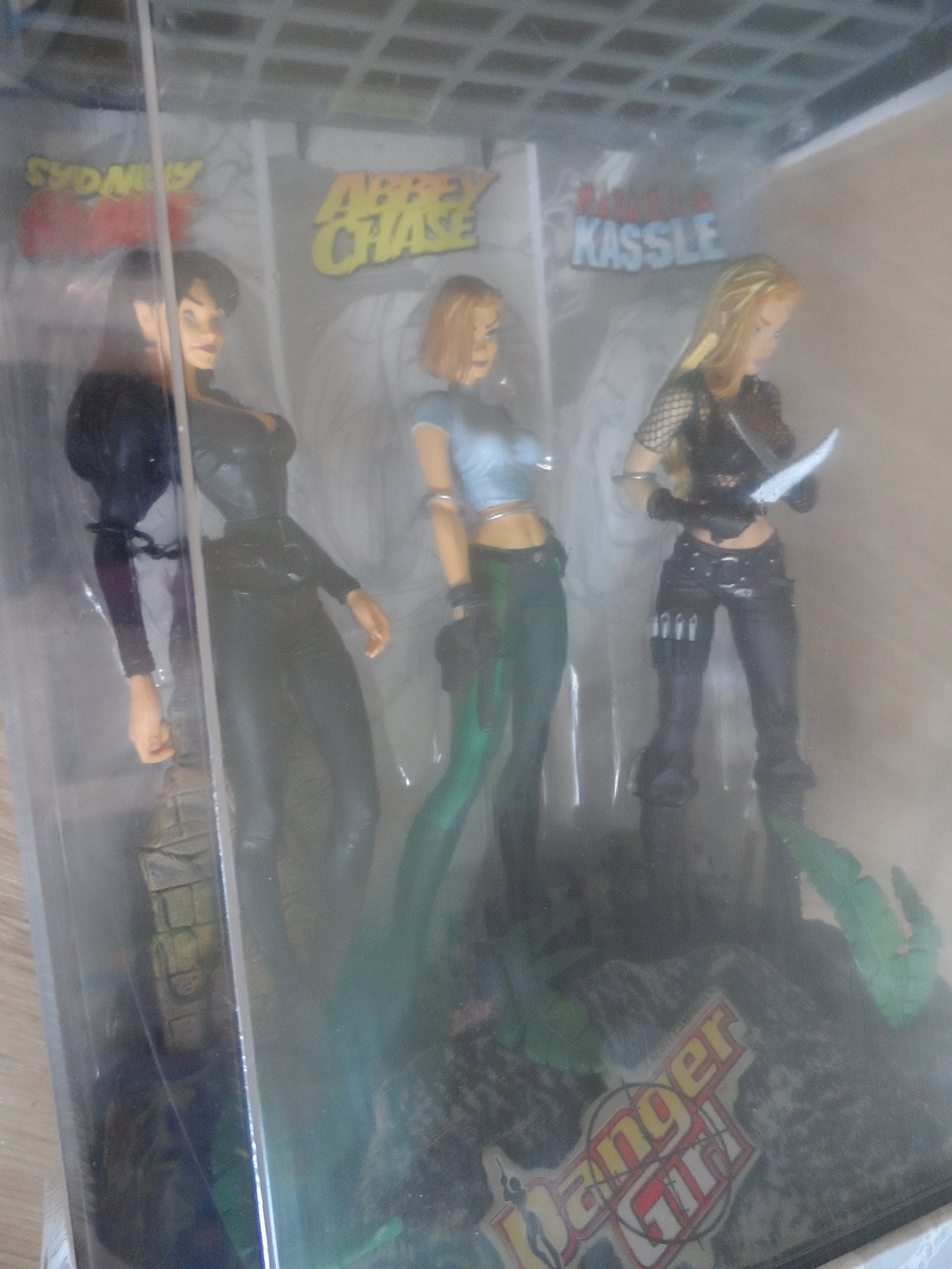 Amazon | MCFARLANE TOYS Danger Girl Fishtank 3-Figure Limited