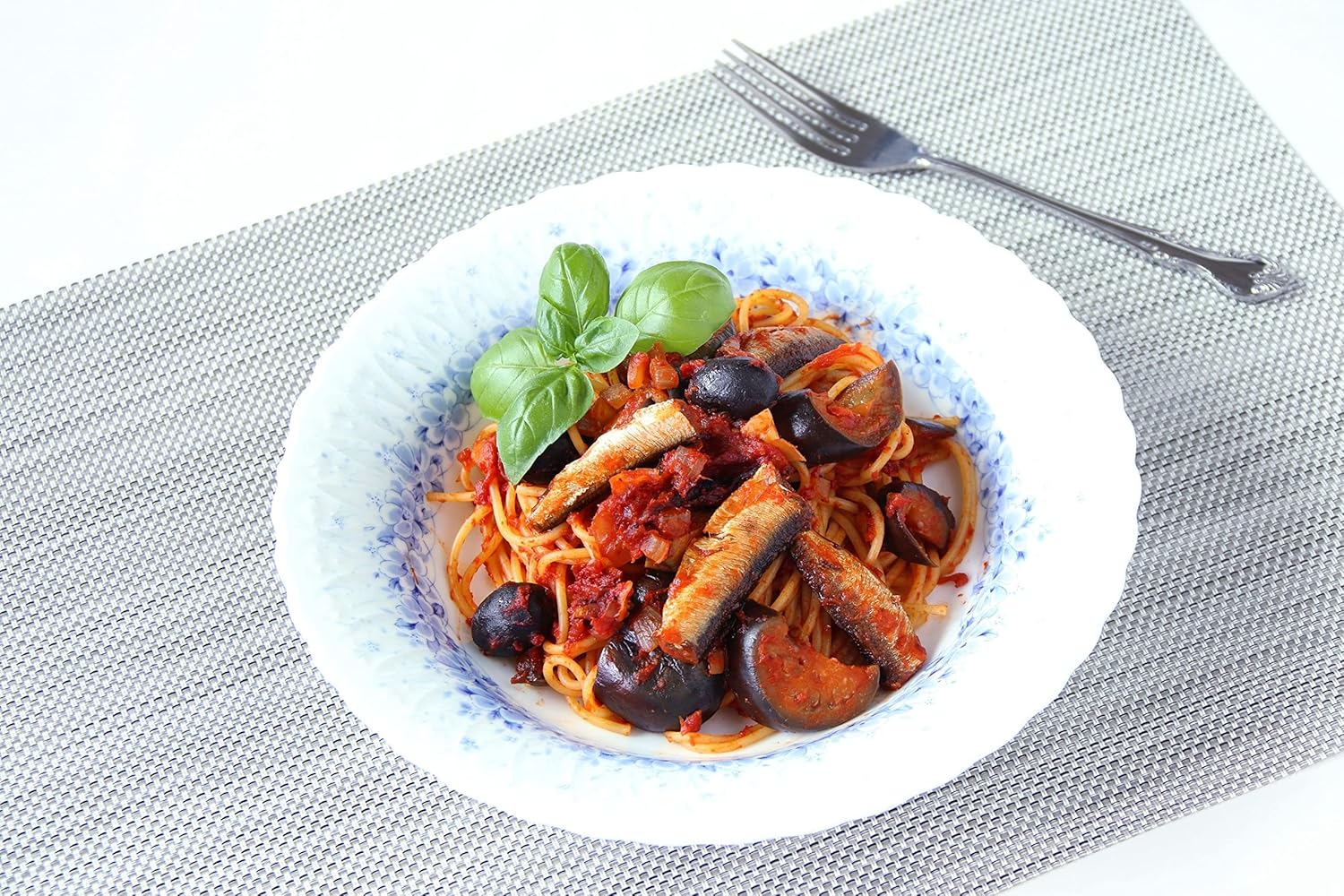 Pinhais Sardines Variety Pack – 4.4 oz Cans – 4 Flavors: Olive Oil, 1 Regular & 1 Spicy, Tomato Sauce – 1 Regular & 1 Spicy Wild-Caught Portuguese Canned Fish (Total Count of 4) - Image 6