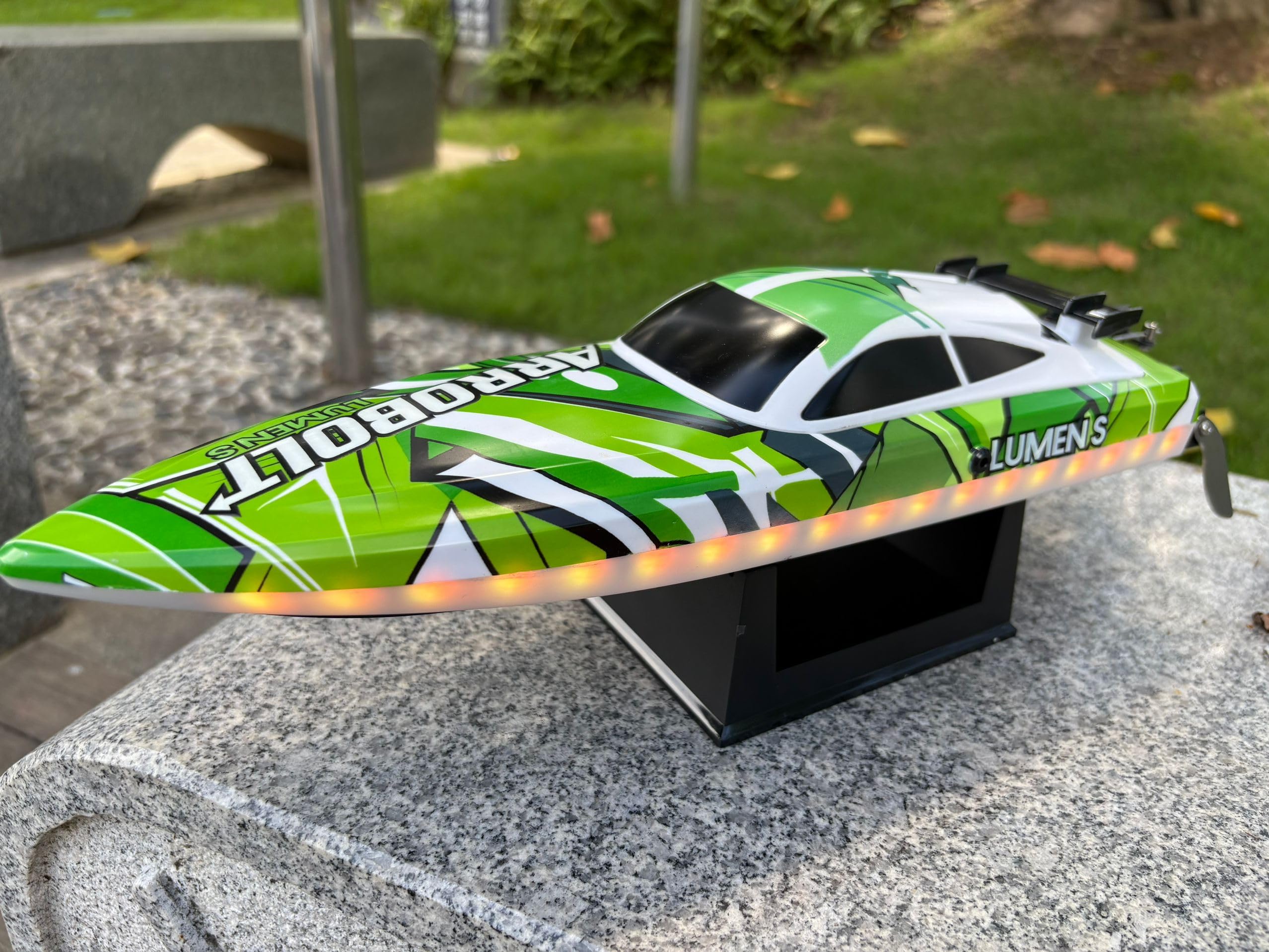 Motoscafo con telecomando ad alta velocità, 45 km/h, acceleratore proporzionale, 2,4 G, motore brushless, telecomando Yacht, scafo da 45 cm, adatto per gli appassionati di adulti (verde o rosso