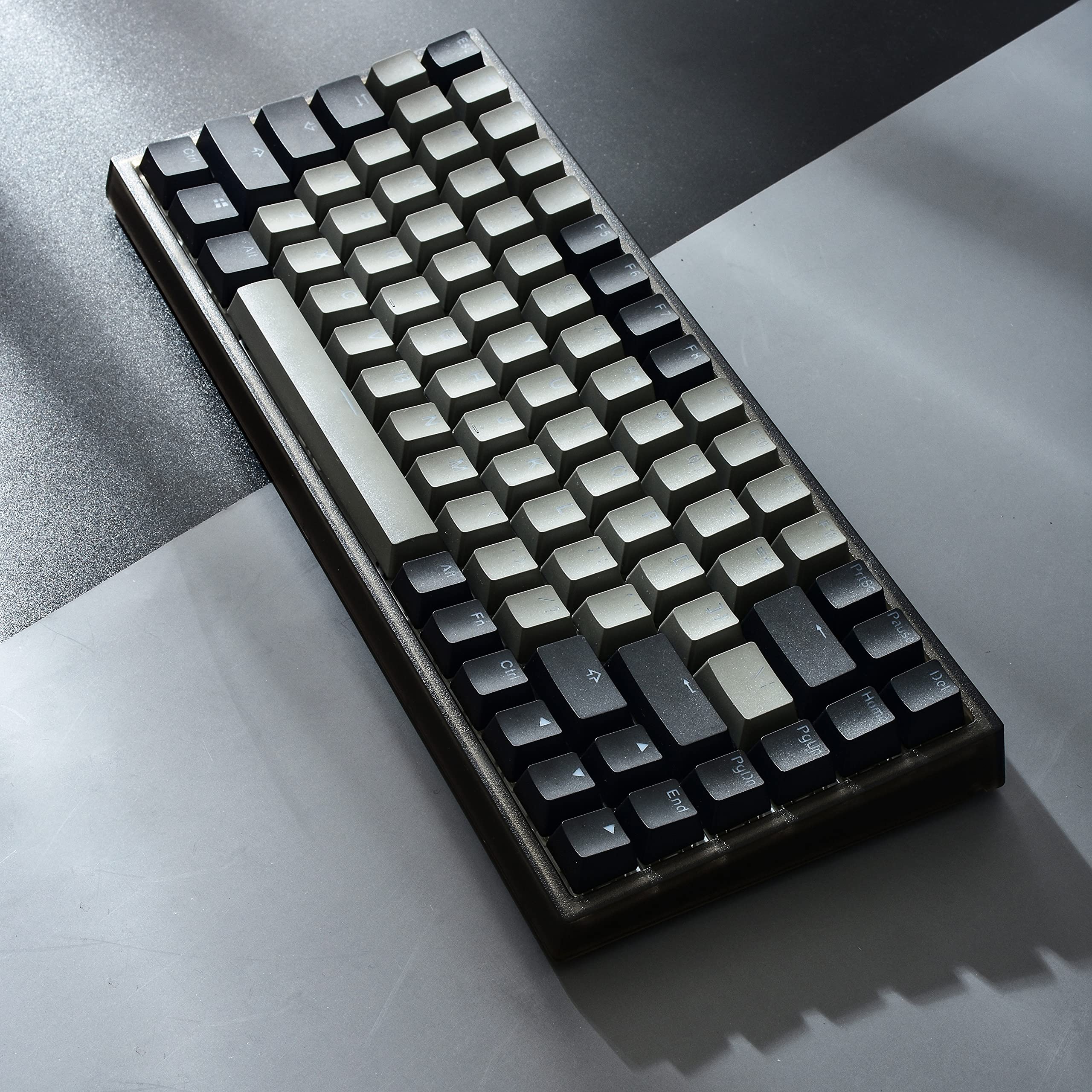 Amazon | YUNZII KC84 Pro ホットスワップ可能なメカニカルキーボード