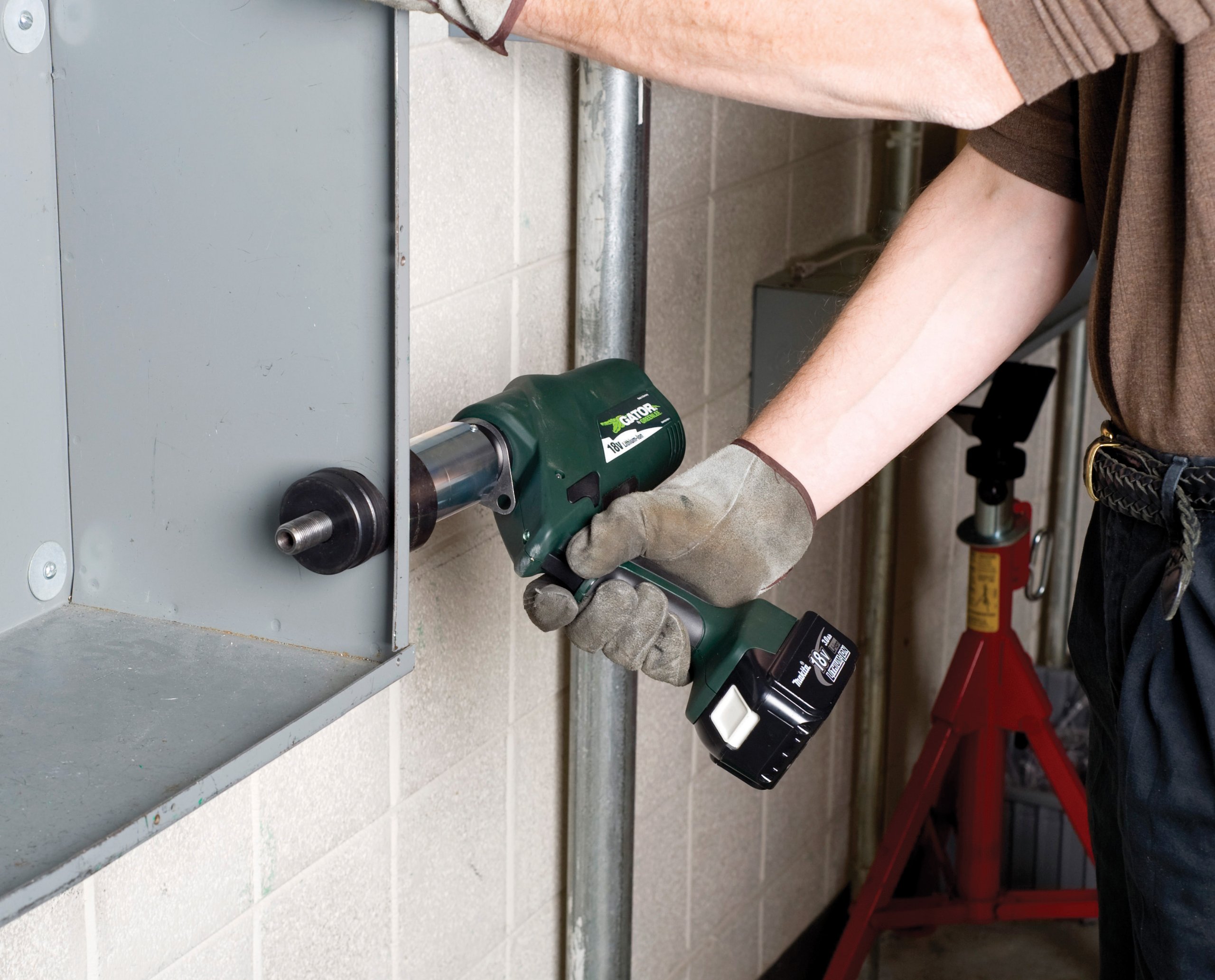 Greenlee LS60LA12 Knockout Punch Driver with 12-Volt Charger