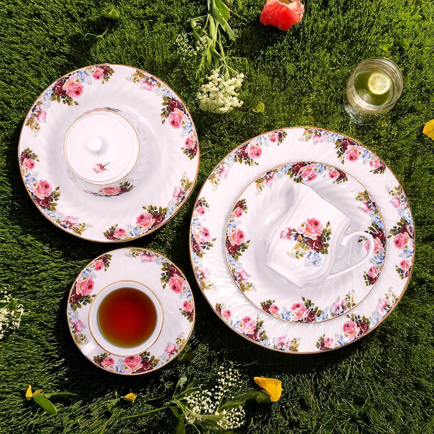 Lynns Porcelain Vintage Floral Saucer & Tea Cup Set with Gold Trims & Embossed Swirls - Tea Cups and Saucers for Parties & Celebrations - Philomena Tea Cups Set of 6