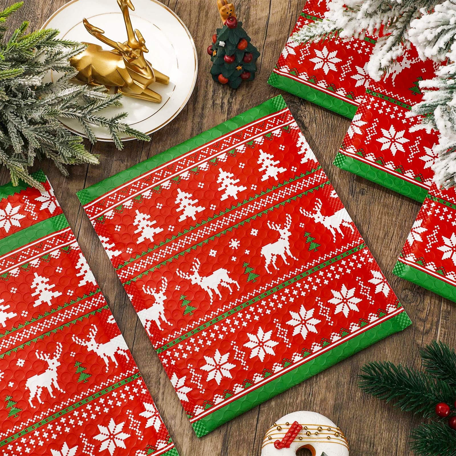JarThenaAMCS Luftpolster-Versandtaschen, Weihnachtsmotiv, selbstklebend, Elch, Schneeflocke, Weihnachtsstern, für Weihnachten, Winter, kleine Unternehmen, 21,1 x 29 cm, Rot / Grün, 50 Stück