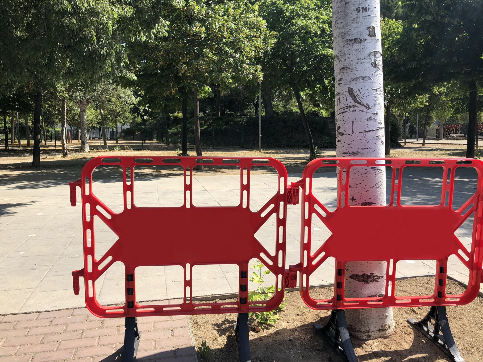 ADO - Valla de plástico obra peatonal en color rojo, valla con patas extraíbles de 1 metro (1- Valla)