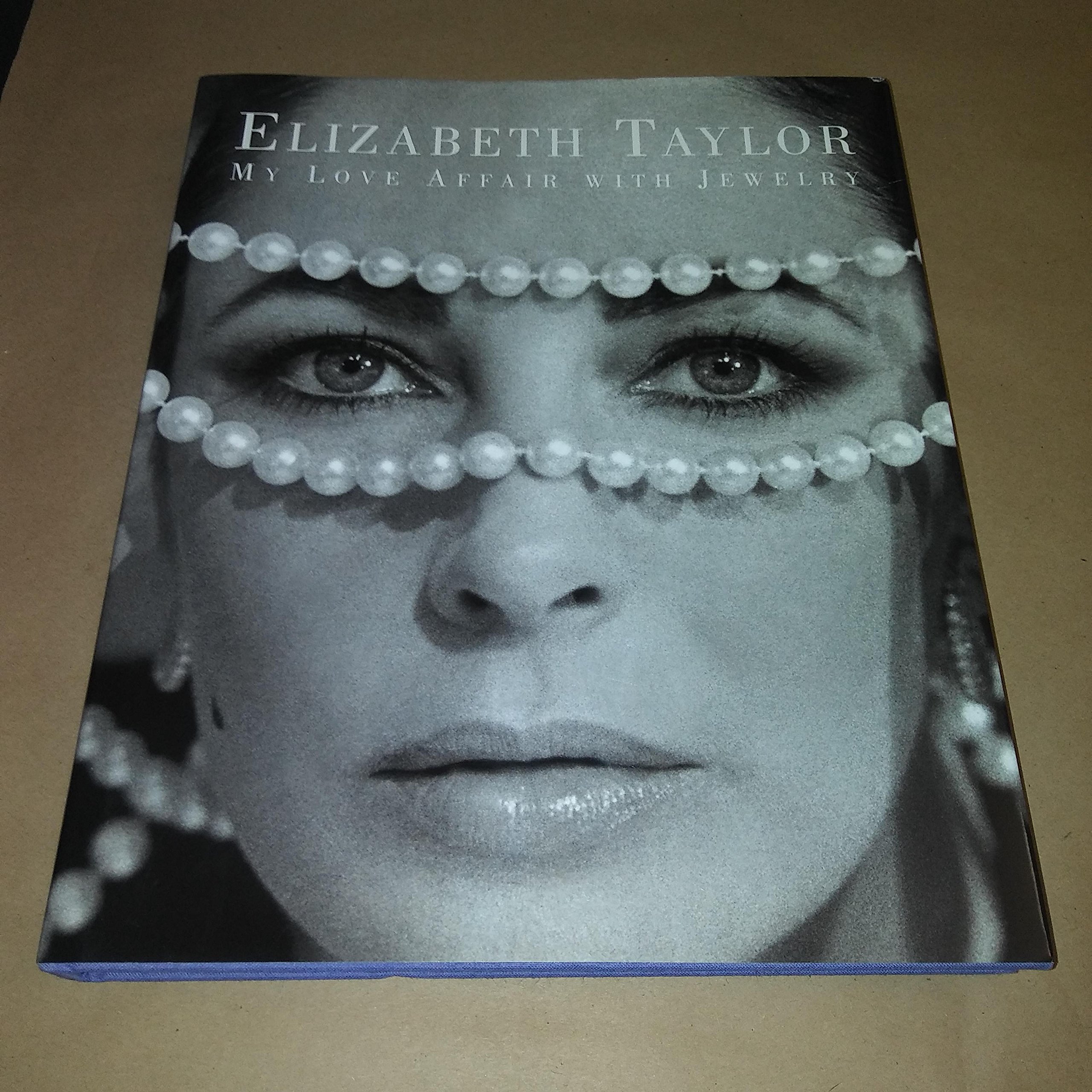 Elizabeth Taylor: My Love Affair With Jewellery Hardcover – Closed-captioned, 30 Sept. 2002