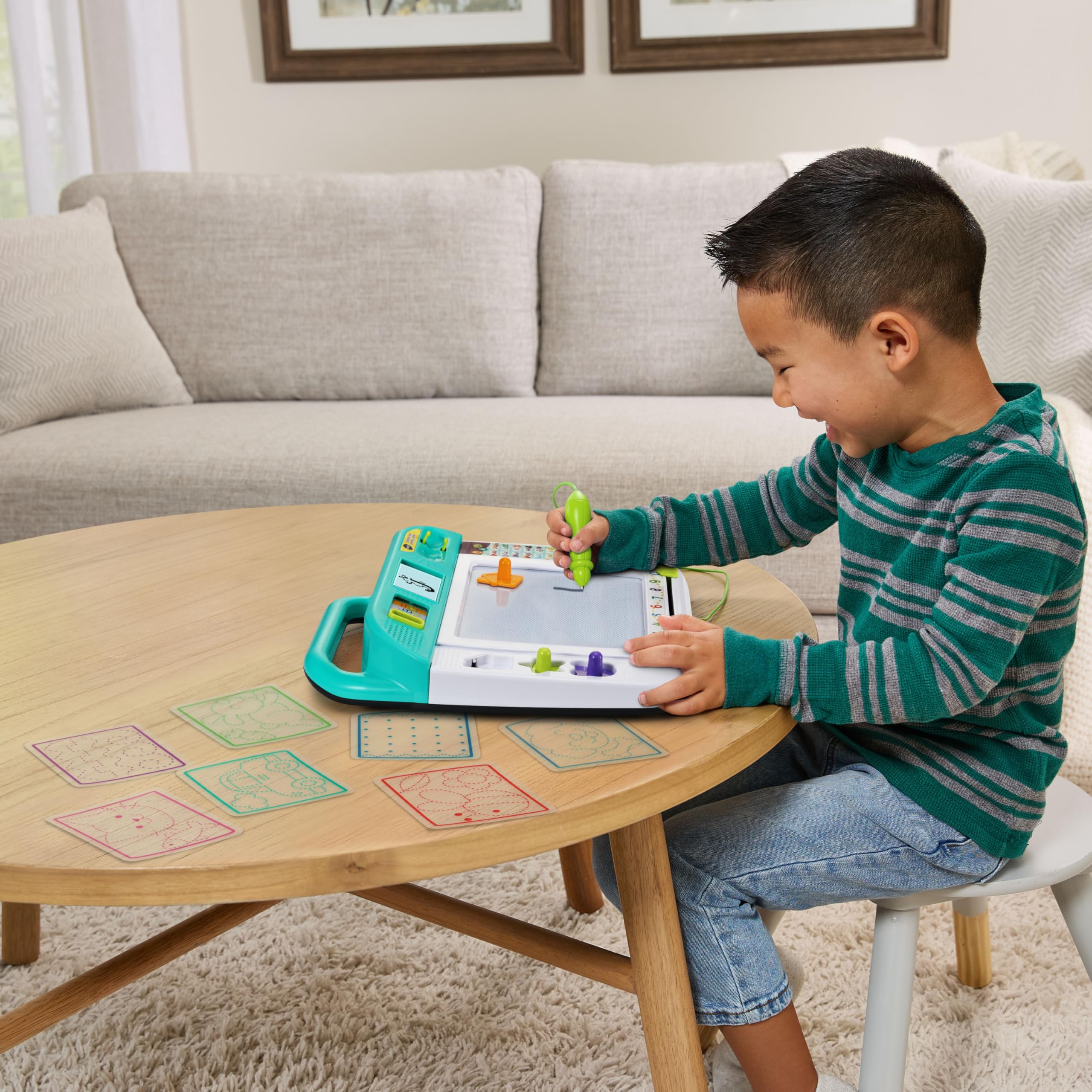 VTech - Mon Ardoise Interactive Apprenti-Écriture - Tablette Dessin Enfant - Ardoise Magique avec Stylet, Pochoirs et Tampons - Jouet Éducatif - Cadeau Enfant Dès 3 Ans - Contenu en Français