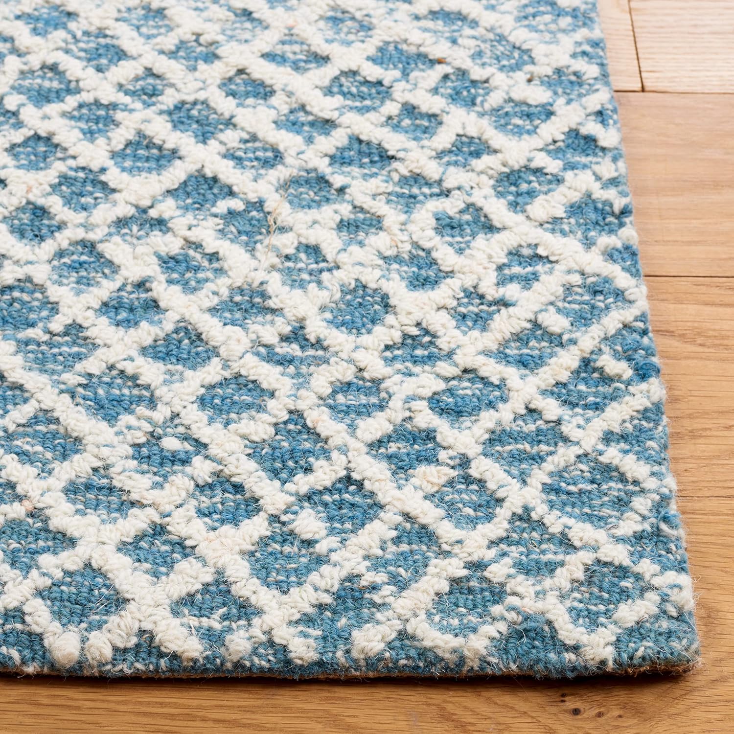 Ivory and Blue Hand-Tufted Wool Area Rug, 5' x 8'