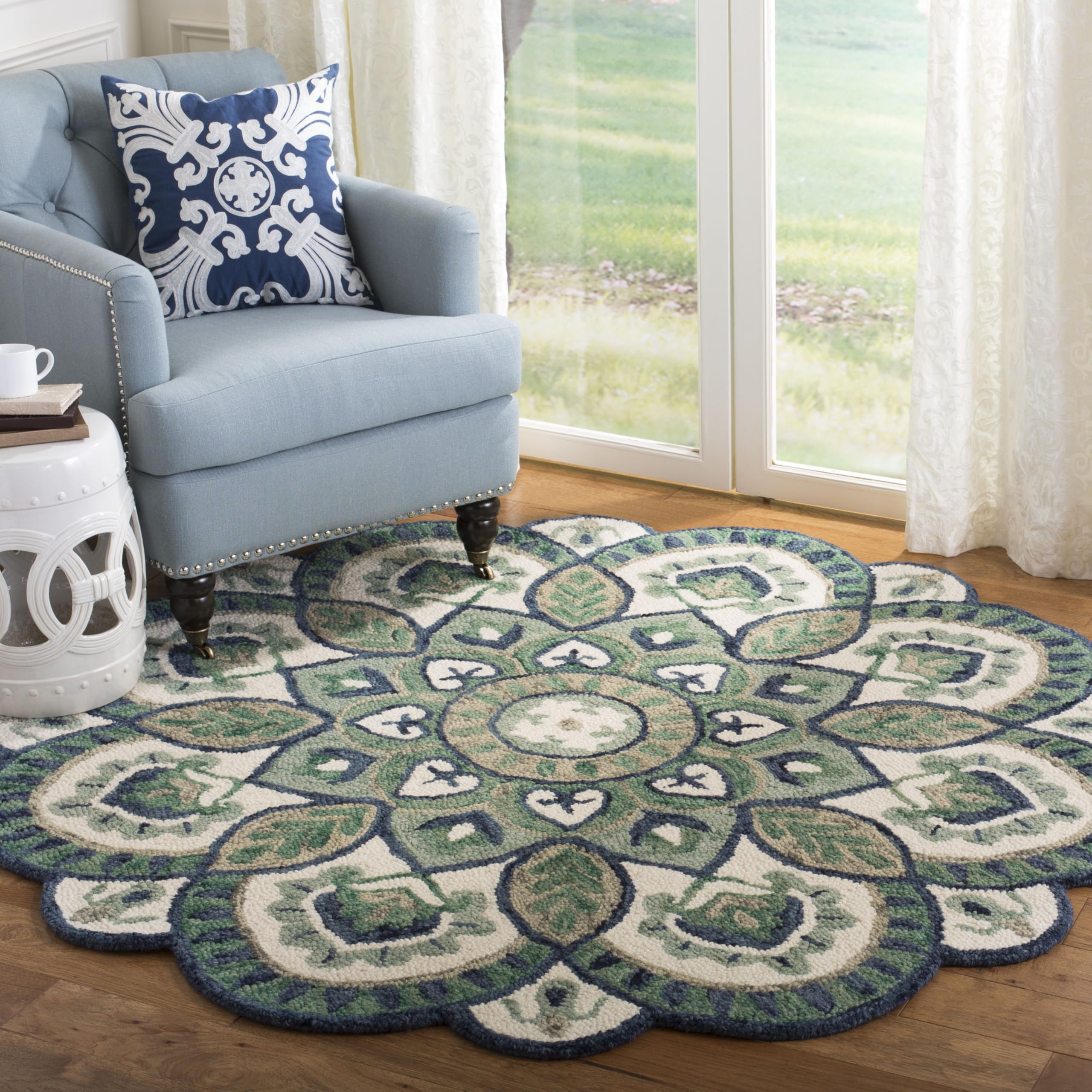 SAFAVIEH Novelty Collection Area Rug - 6' Round, Ivory & Blue, Handmade Boho Floral Rustic Country Wool, Ideal for High Traffic Areas in Living Room,
