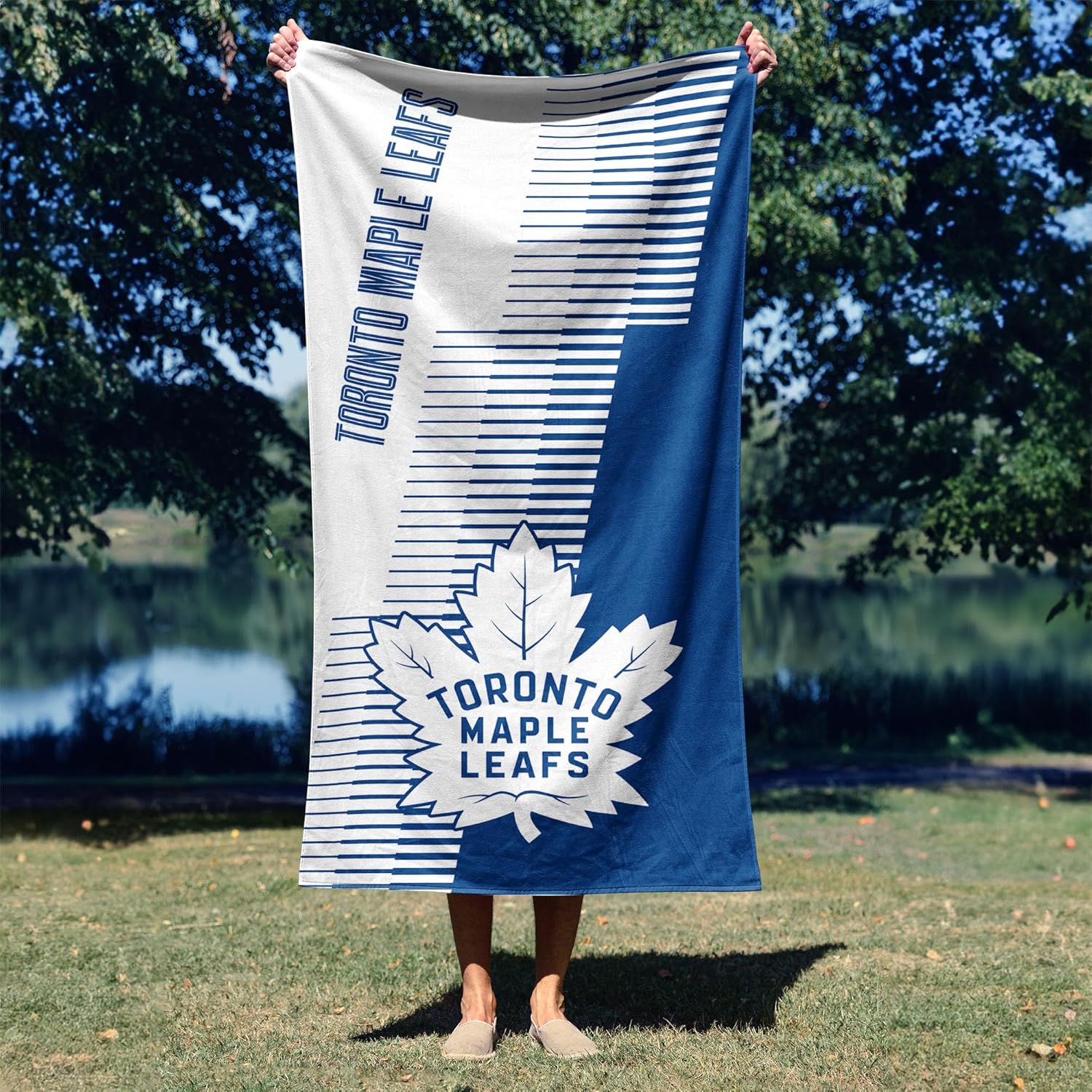 Northwest Toronto Maple Leafs NHL Progression Jacquard Beach Towel 36 x 72 Inches - Image 4