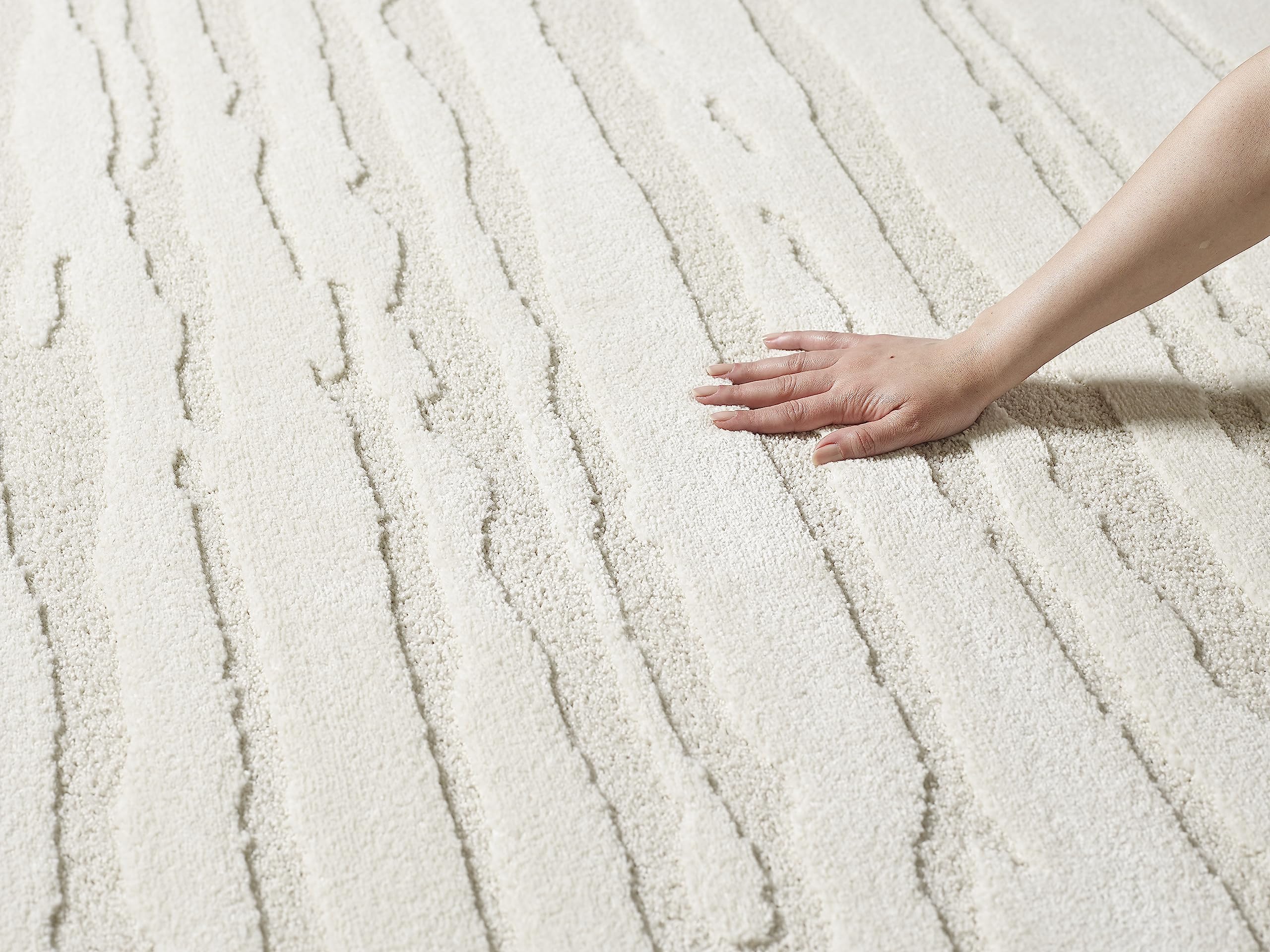the carpet Everest - Tappeto soggiorno moderno pelo corto con effetto ad alta profondità, effetto 3D, alta densità e piacevolmente morbido, design astratto, crema, 240 x 340 cm