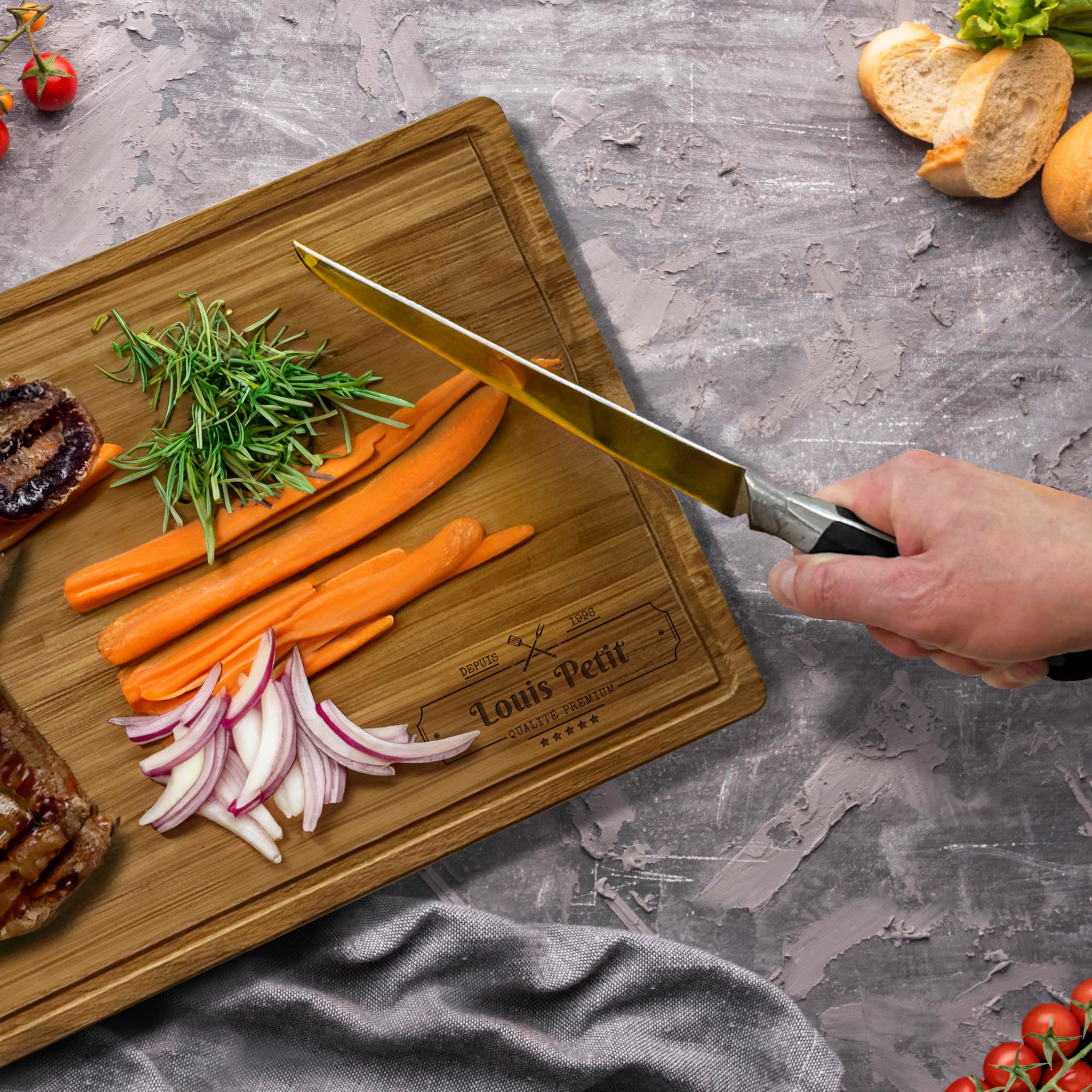 LOOXIS planche à découper personnalisée avec nom - chêne, planche à steak, planche à servir, planche à charcuterie (idée cadeau pour emménagement, anniversaire, fête des pères) - Motif 6