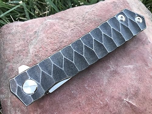 Miniatura 4 de TACTICAL GEARZ Cuchillo plegable de bolsillo de titanio para EDC, mango de titanio sólido Tc4, hoja tanto de acero CPM-D2, incluye funda (Saint DT)