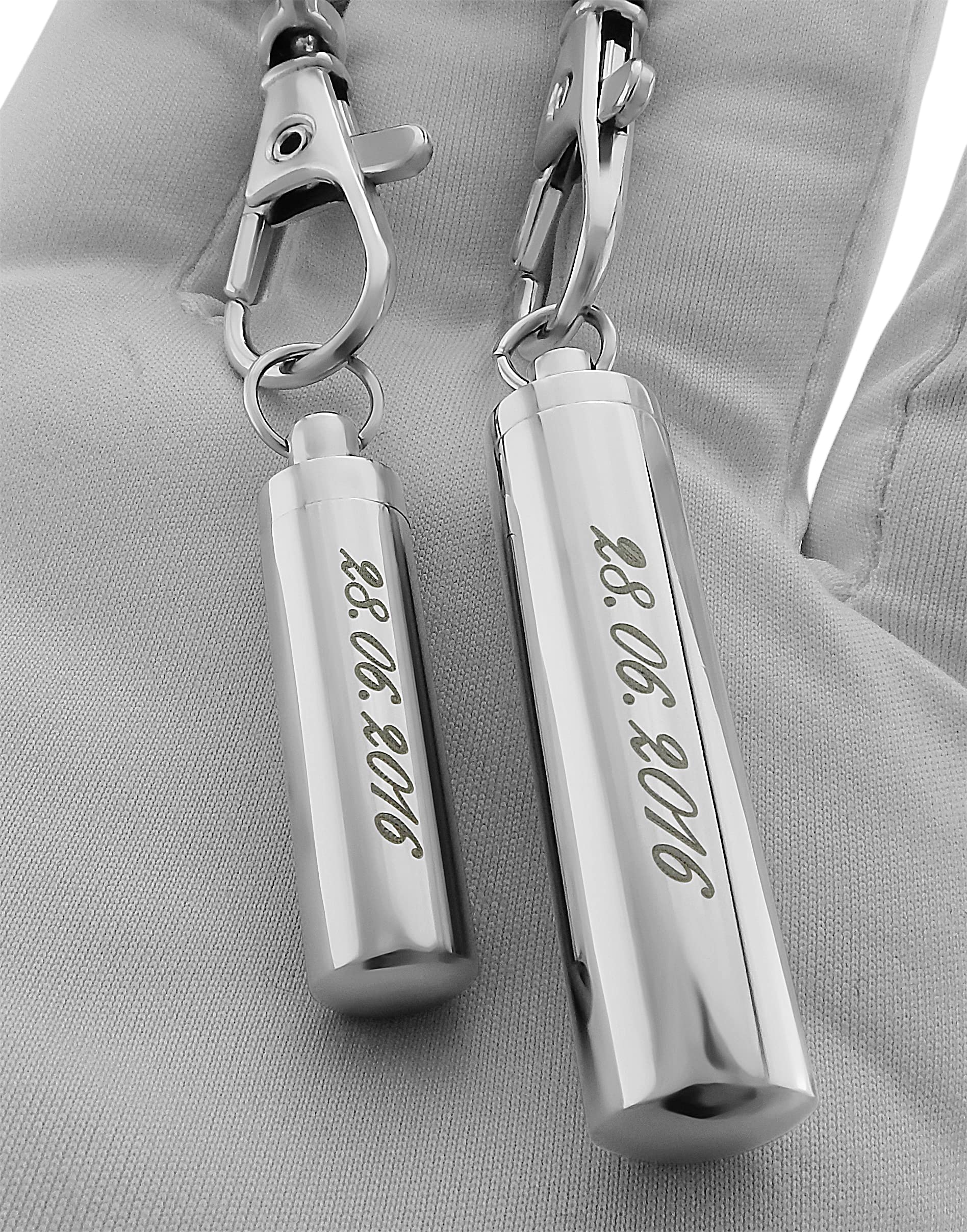 Schlüsselanhänger personalisiert 2 Stück Memorial Urne zum Aufschrauben | Schlüsselanhänger mit Gravur Set Edelstahl silber | personalisierte Schlüsselanhänger für Paare Freund Freundin